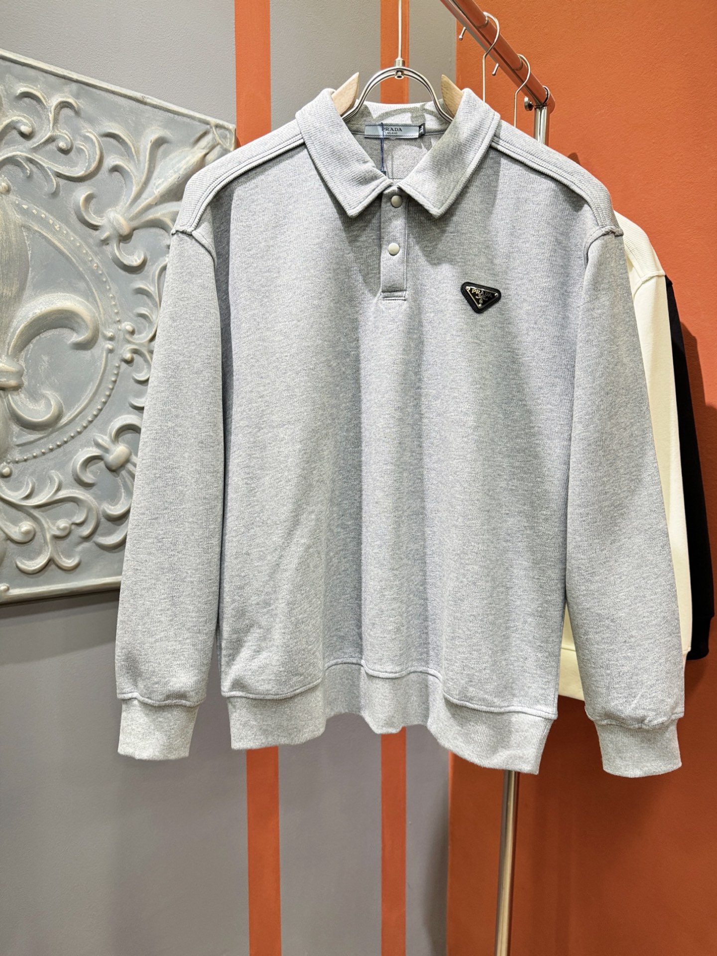 PRADA 普拉达 2025ss秋季新品 长袖卫衣，经典Logo设计，百搭款 官网同步发售 定制面料，柔