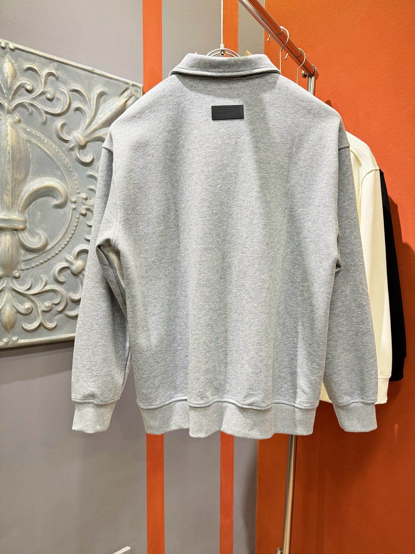 PRADA 普拉达 2025ss秋季新品 长袖卫衣，经典Logo设计，百搭款 官网同步发售 定制面料，柔