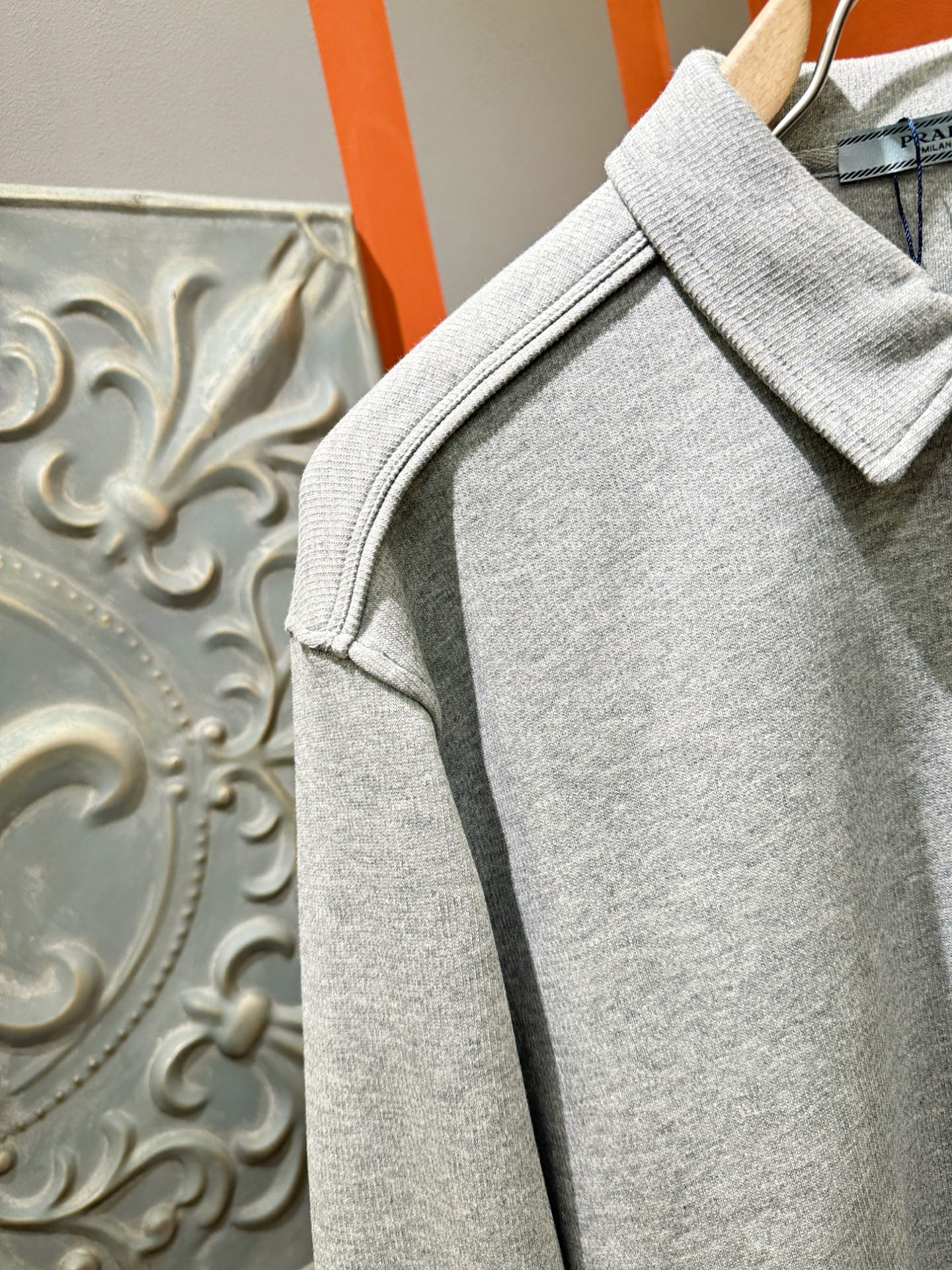 PRADA 普拉达 2025ss秋季新品 长袖卫衣，经典Logo设计，百搭款 官网同步发售 定制面料，柔