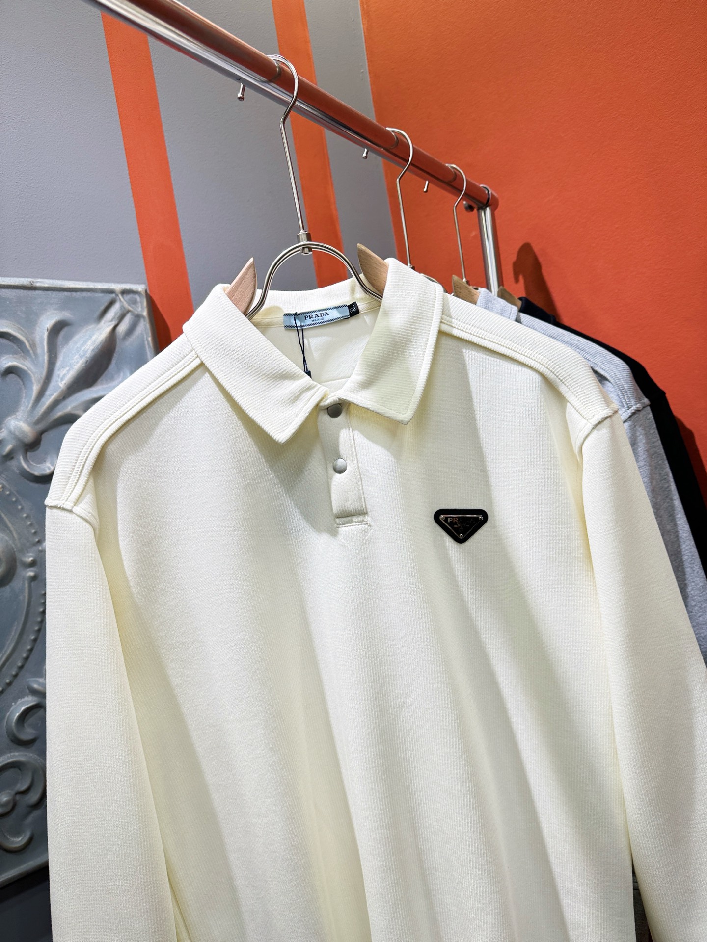 PRADA 普拉达 2025ss秋季新品 长袖卫衣，经典Logo设计，百搭款 官网同步发售 定制面料，柔