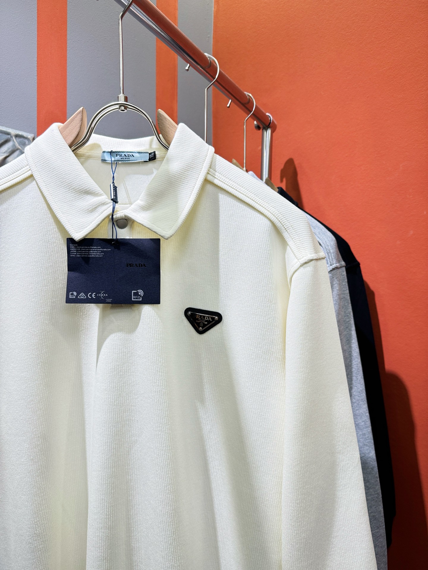 PRADA 普拉达 2025ss秋季新品 长袖卫衣，经典Logo设计，百搭款 官网同步发售 定制面料，柔