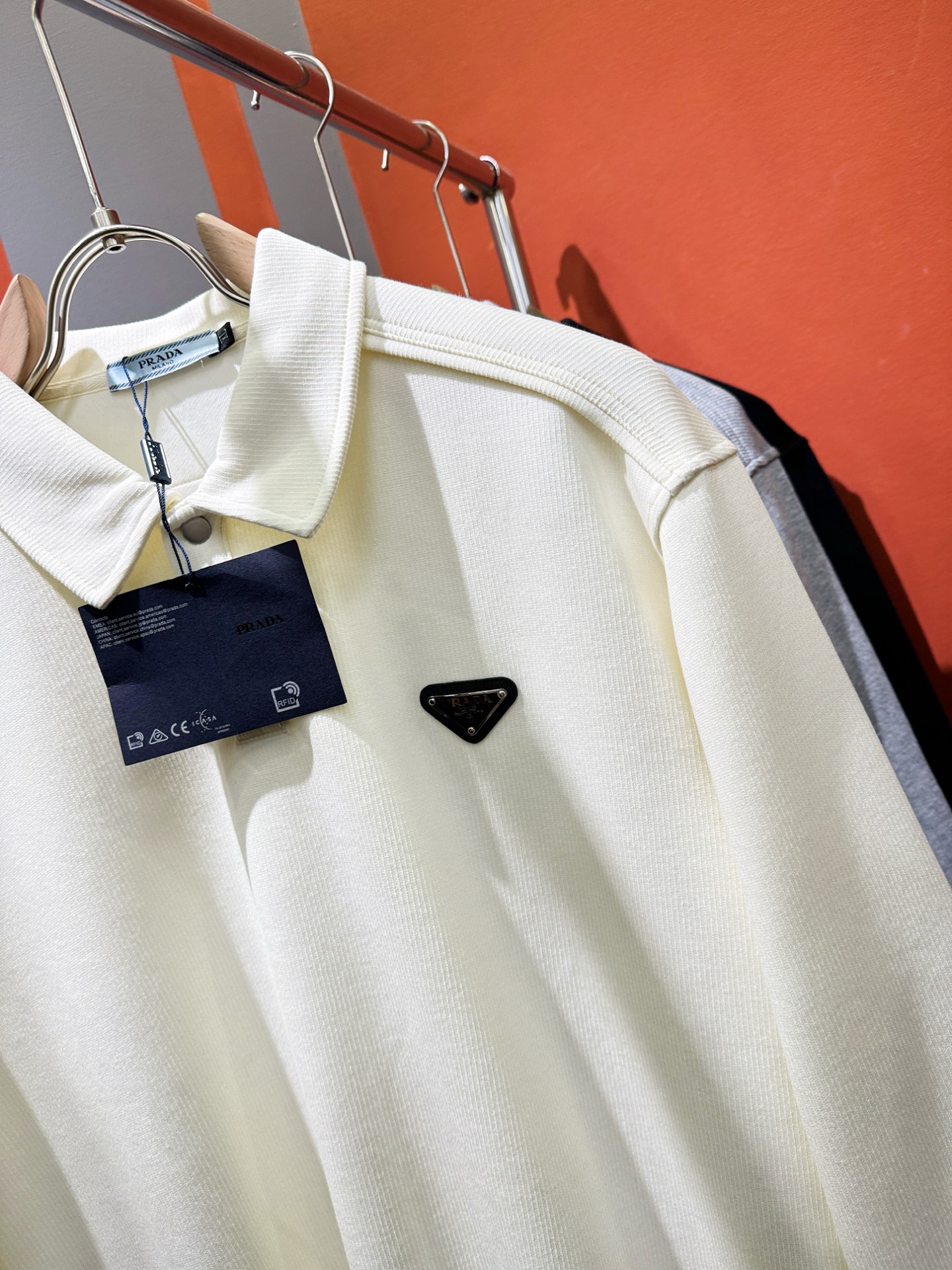 PRADA 普拉达 2025ss秋季新品 长袖卫衣，经典Logo设计，百搭款 官网同步发售 定制面料，柔