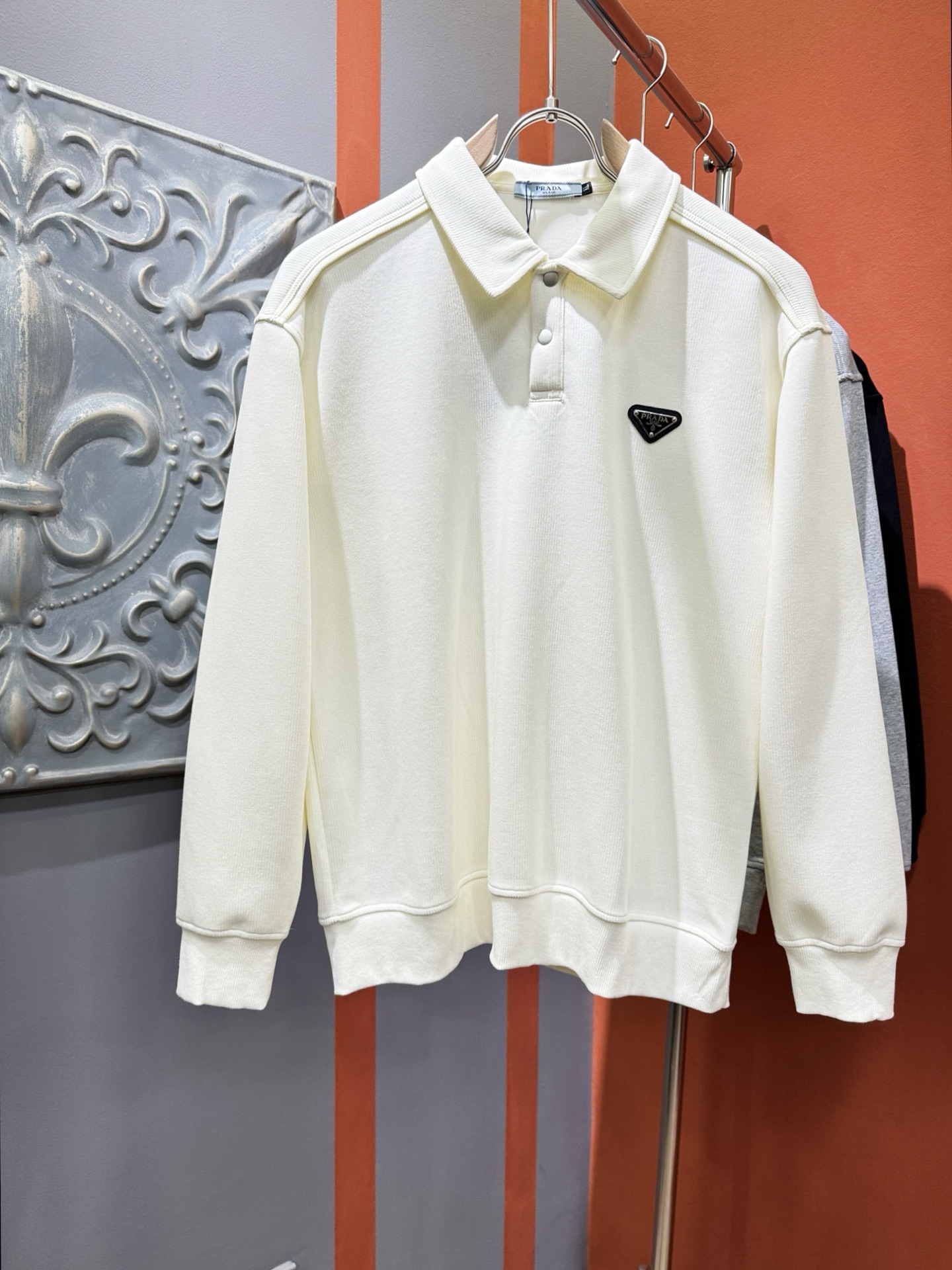 PRADA 普拉达 2025ss秋季新品 长袖卫衣，经典Logo设计，百搭款 官网同步发售 定制面料，柔