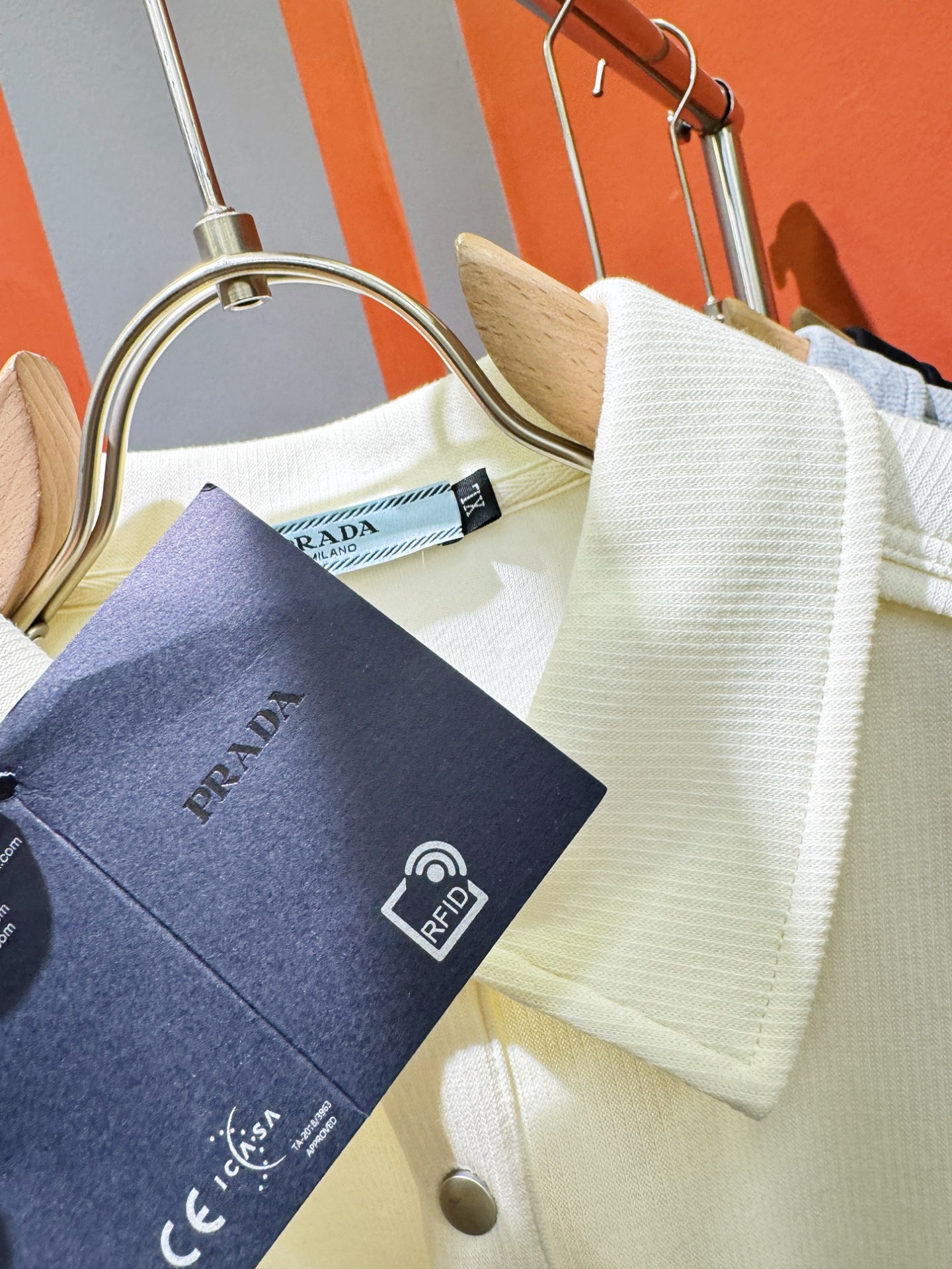 PRADA 普拉达 2025ss秋季新品 长袖卫衣，经典Logo设计，百搭款 官网同步发售 定制面料，柔