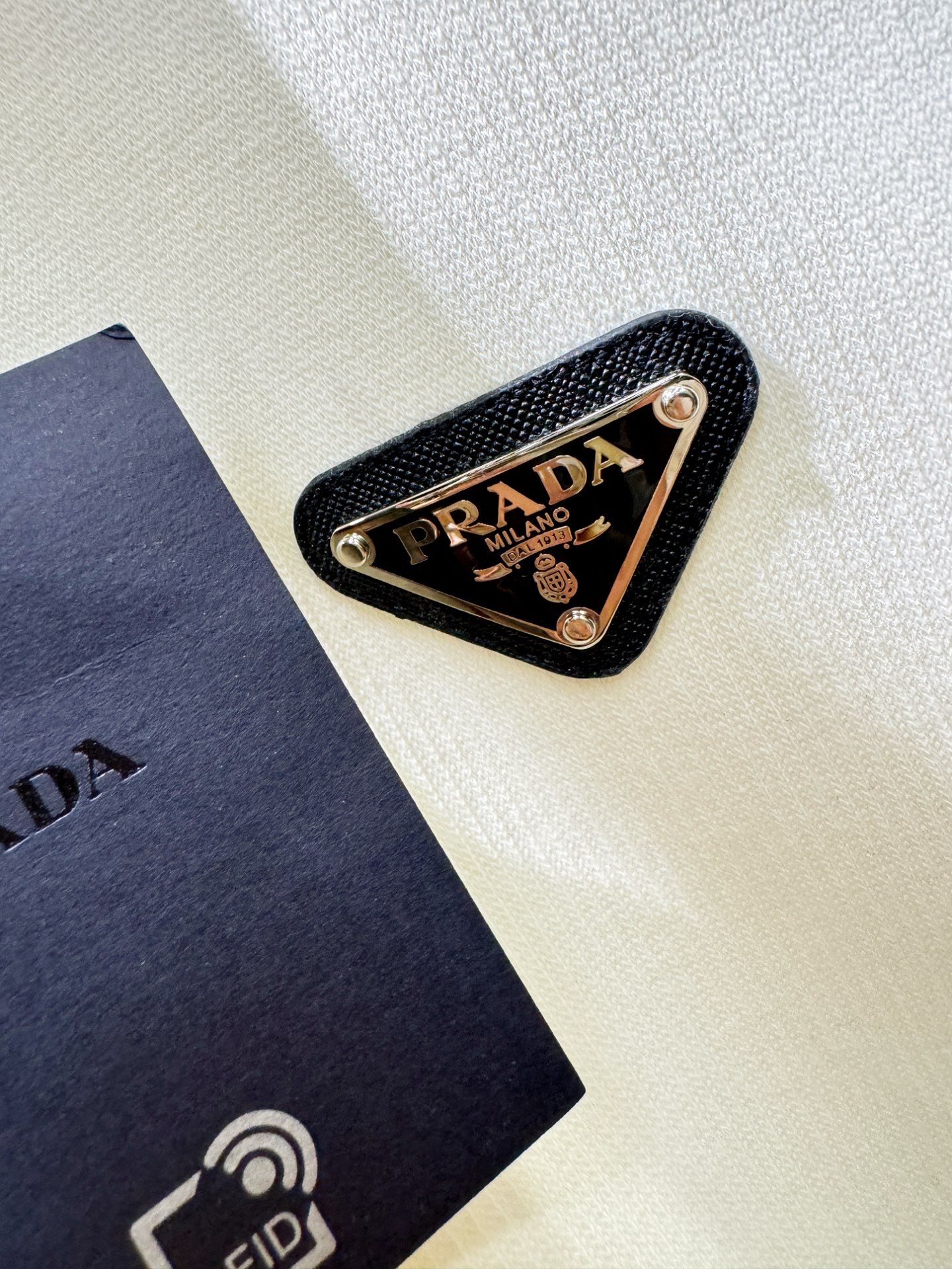 PRADA 普拉达 2025ss秋季新品 长袖卫衣，经典Logo设计，百搭款 官网同步发售 定制面料，柔