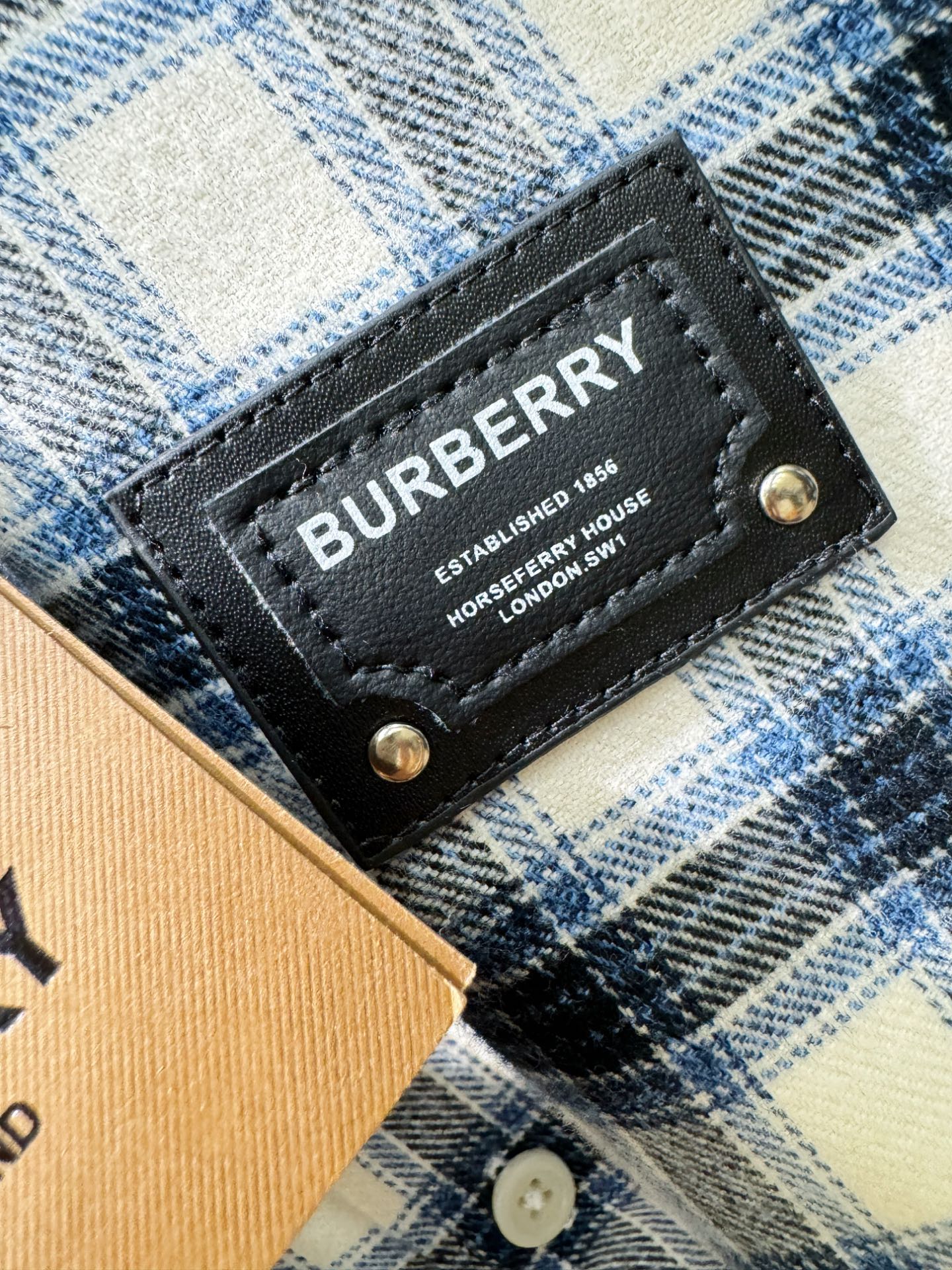 BURBERRY巴宝莉 2025新款衬衫，贸易公司渠道稀出，领先官网发售！经典休闲衬衫搭配独特的设计，简