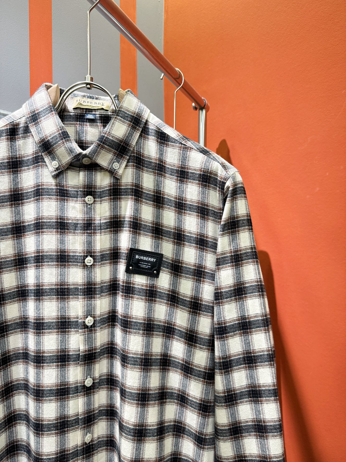 BURBERRY巴宝莉 2025新款衬衫，贸易公司渠道稀出，领先官网发售！经典休闲衬衫搭配独特的设计，简