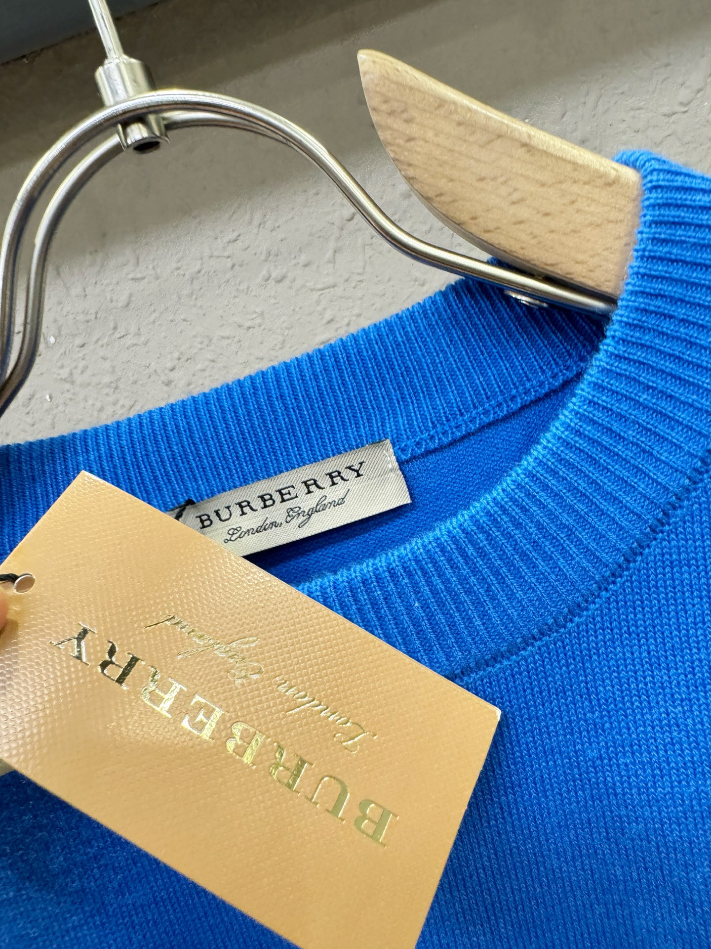 BURBERRY巴宝莉 2025新款毛衣，胸前logo设计！贸易公司渠道稀出，同步官网发售！秋冬系列经典