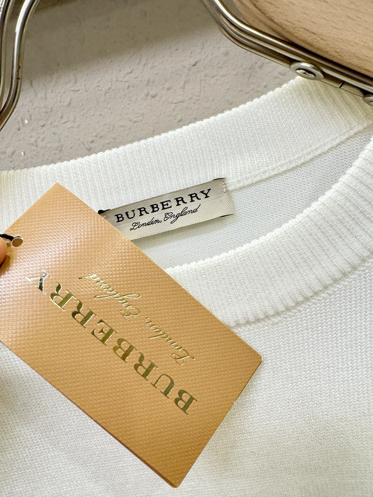 BURBERRY巴宝莉 2025新款毛衣，胸前logo设计！贸易公司渠道稀出，同步官网发售！秋冬系列经典