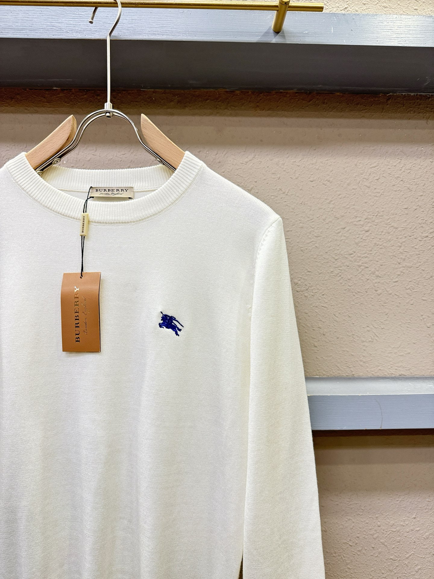 BURBERRY巴宝莉 2025新款毛衣，胸前logo设计！贸易公司渠道稀出，同步官网发售！秋冬系列经典