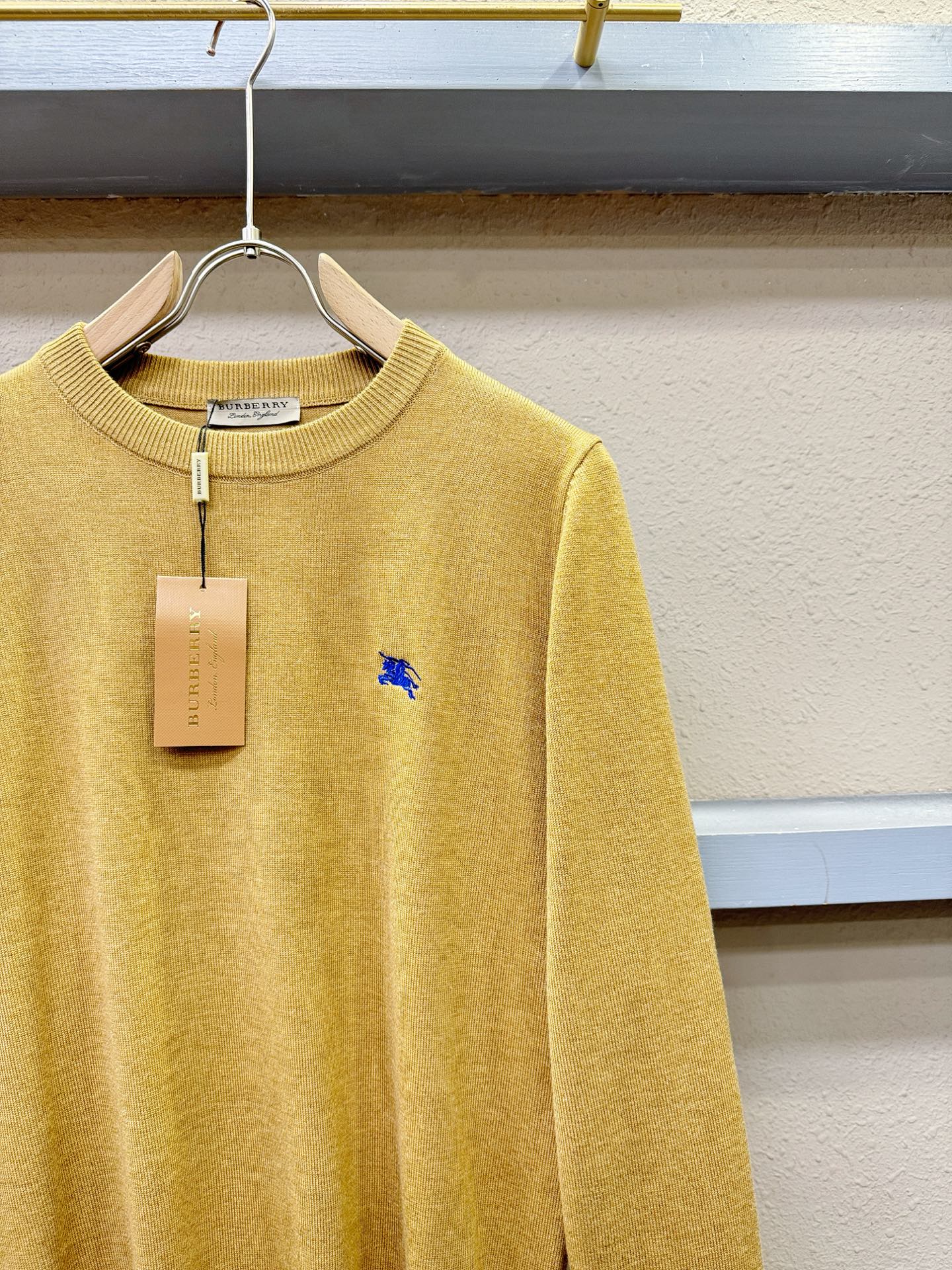 BURBERRY巴宝莉 2025新款毛衣，胸前logo设计！贸易公司渠道稀出，同步官网发售！秋冬系列经典