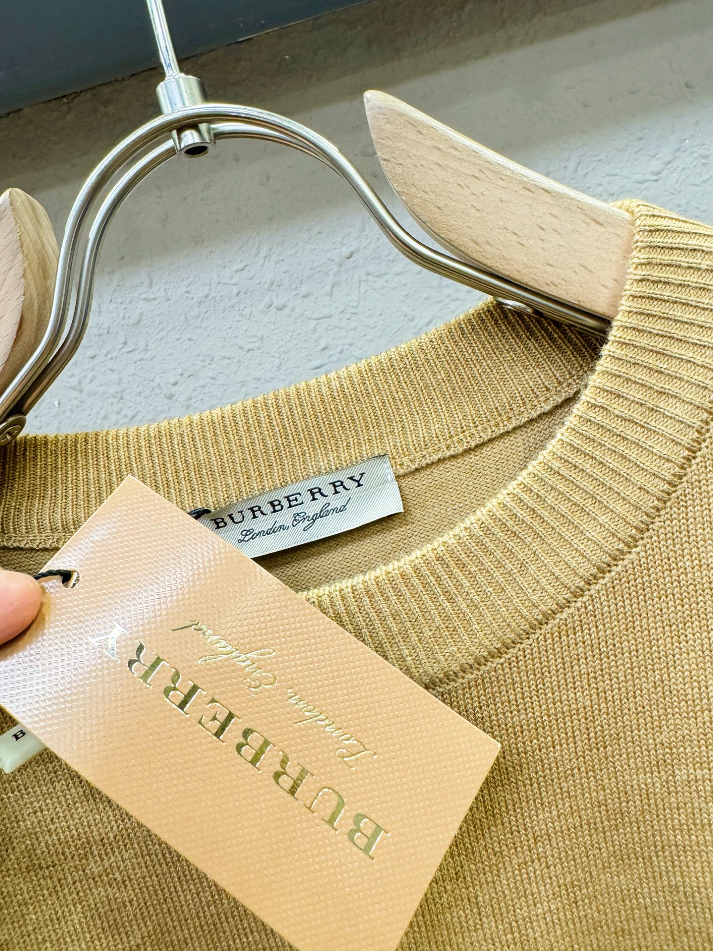 BURBERRY巴宝莉 2025新款毛衣，胸前logo设计！贸易公司渠道稀出，同步官网发售！秋冬系列经典