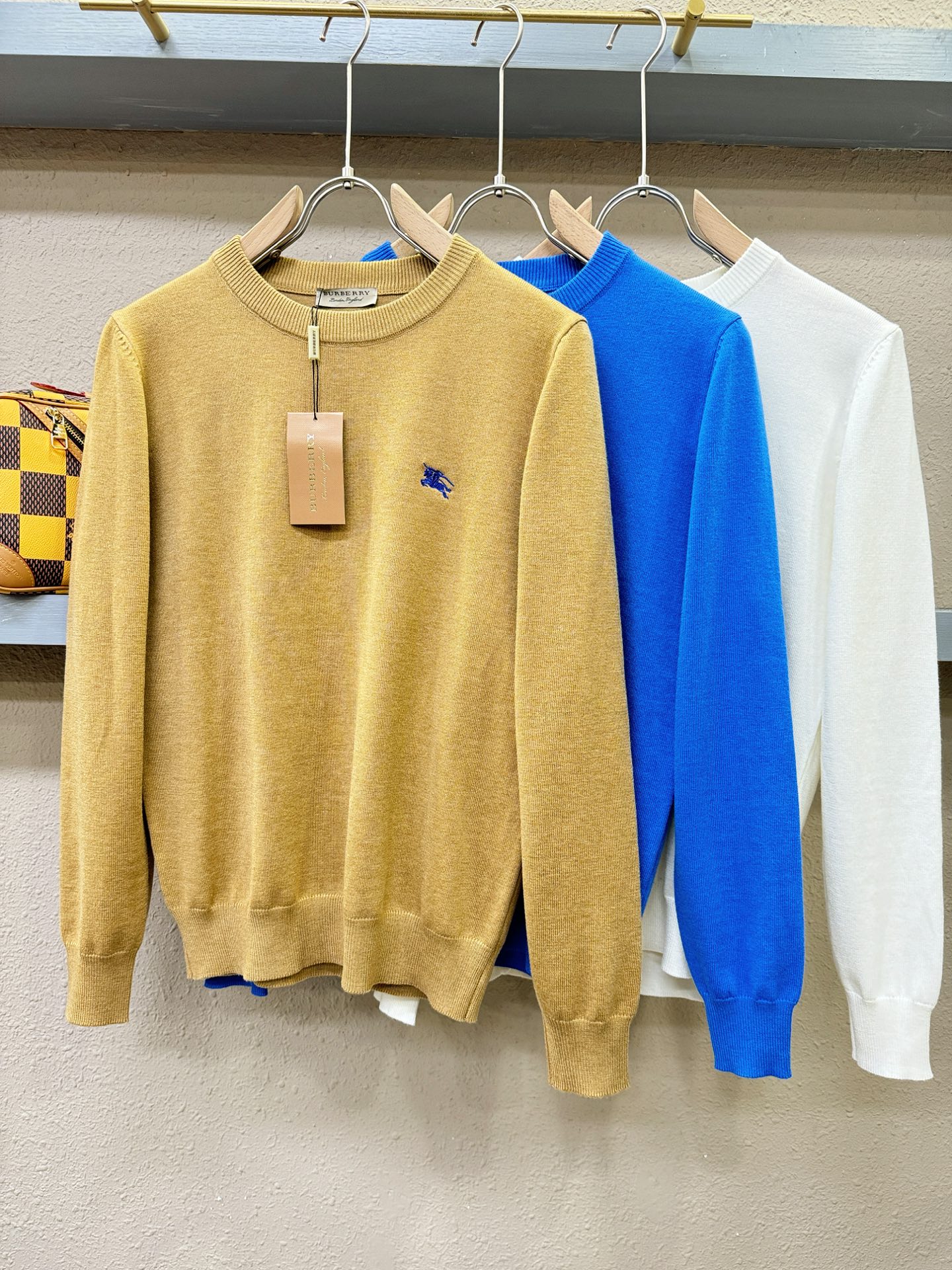 BURBERRY巴宝莉 2025新款毛衣，胸前logo设计！贸易公司渠道稀出，同步官网发售！秋冬系列经典