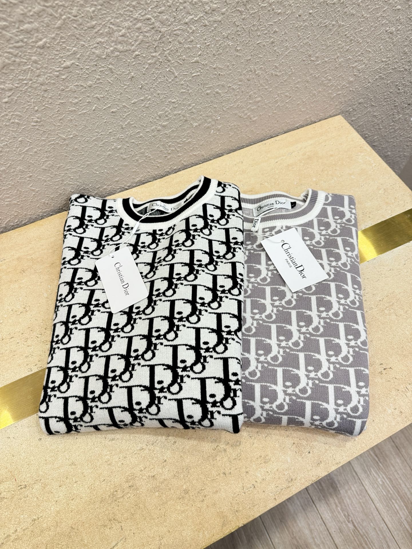 Dior迪奥 2025新款毛衣，胸前logo设计！贸易公司渠道稀出，同步官网发售！秋冬系列经典设计！此款