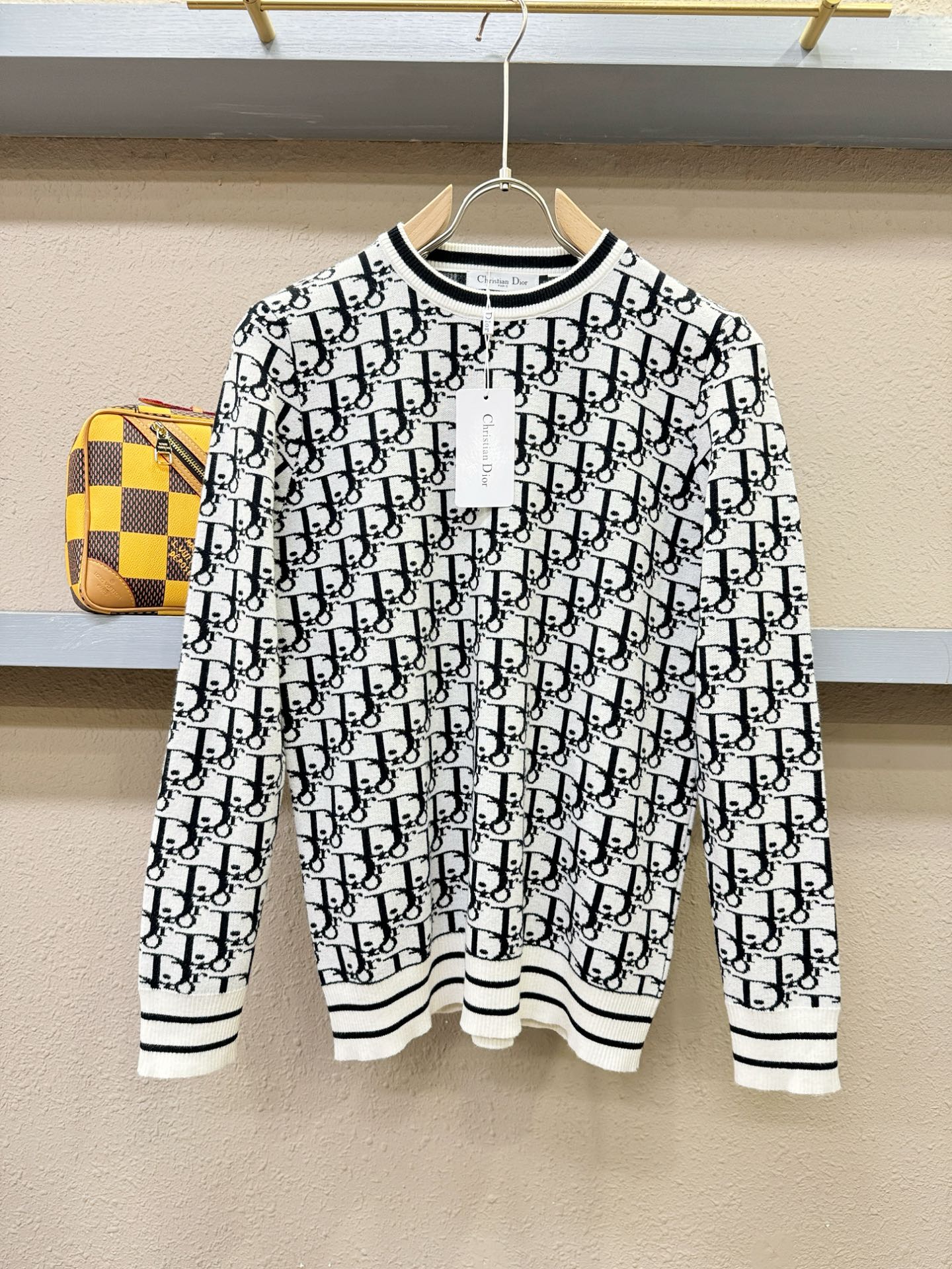 Dior迪奥 2025新款毛衣，胸前logo设计！贸易公司渠道稀出，同步官网发售！秋冬系列经典设计！此款