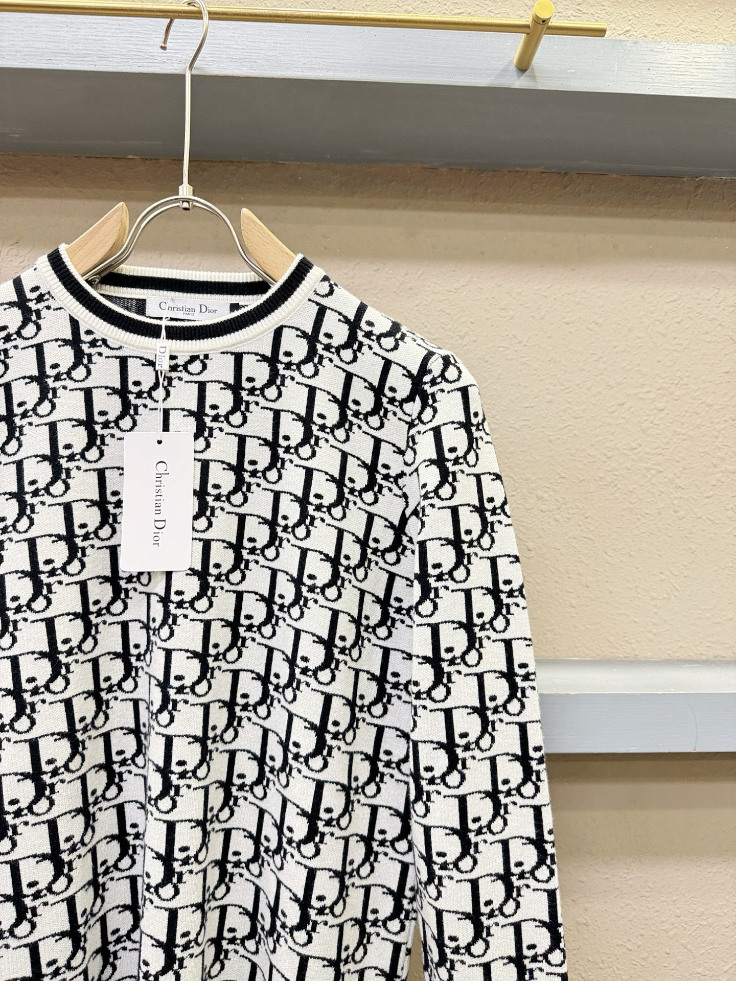 Dior迪奥 2025新款毛衣，胸前logo设计！贸易公司渠道稀出，同步官网发售！秋冬系列经典设计！此款