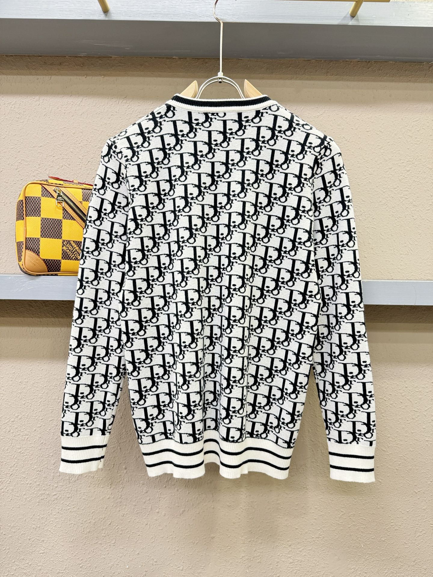 Dior迪奥 2025新款毛衣，胸前logo设计！贸易公司渠道稀出，同步官网发售！秋冬系列经典设计！此款