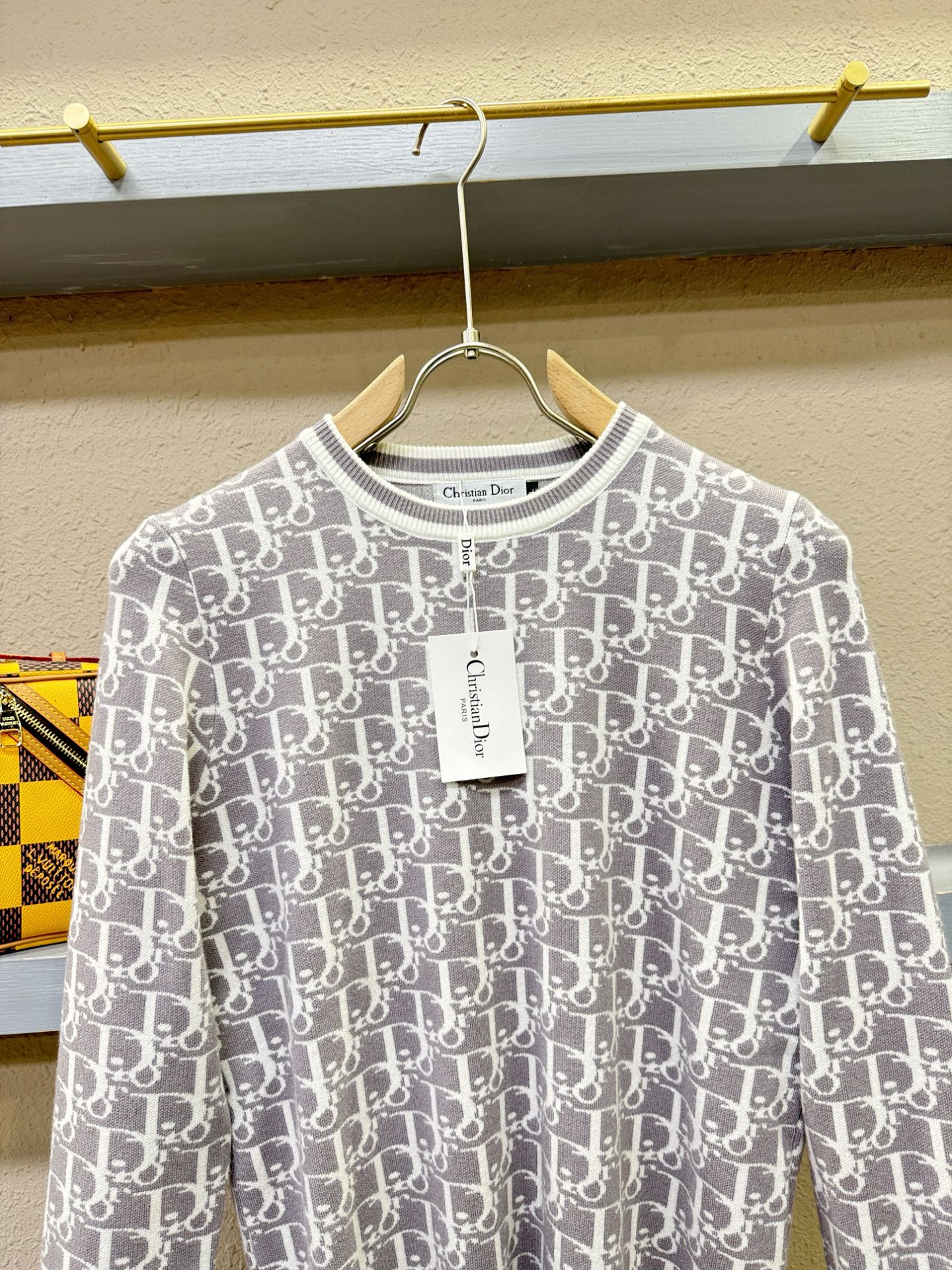 Dior迪奥 2025新款毛衣，胸前logo设计！贸易公司渠道稀出，同步官网发售！秋冬系列经典设计！此款