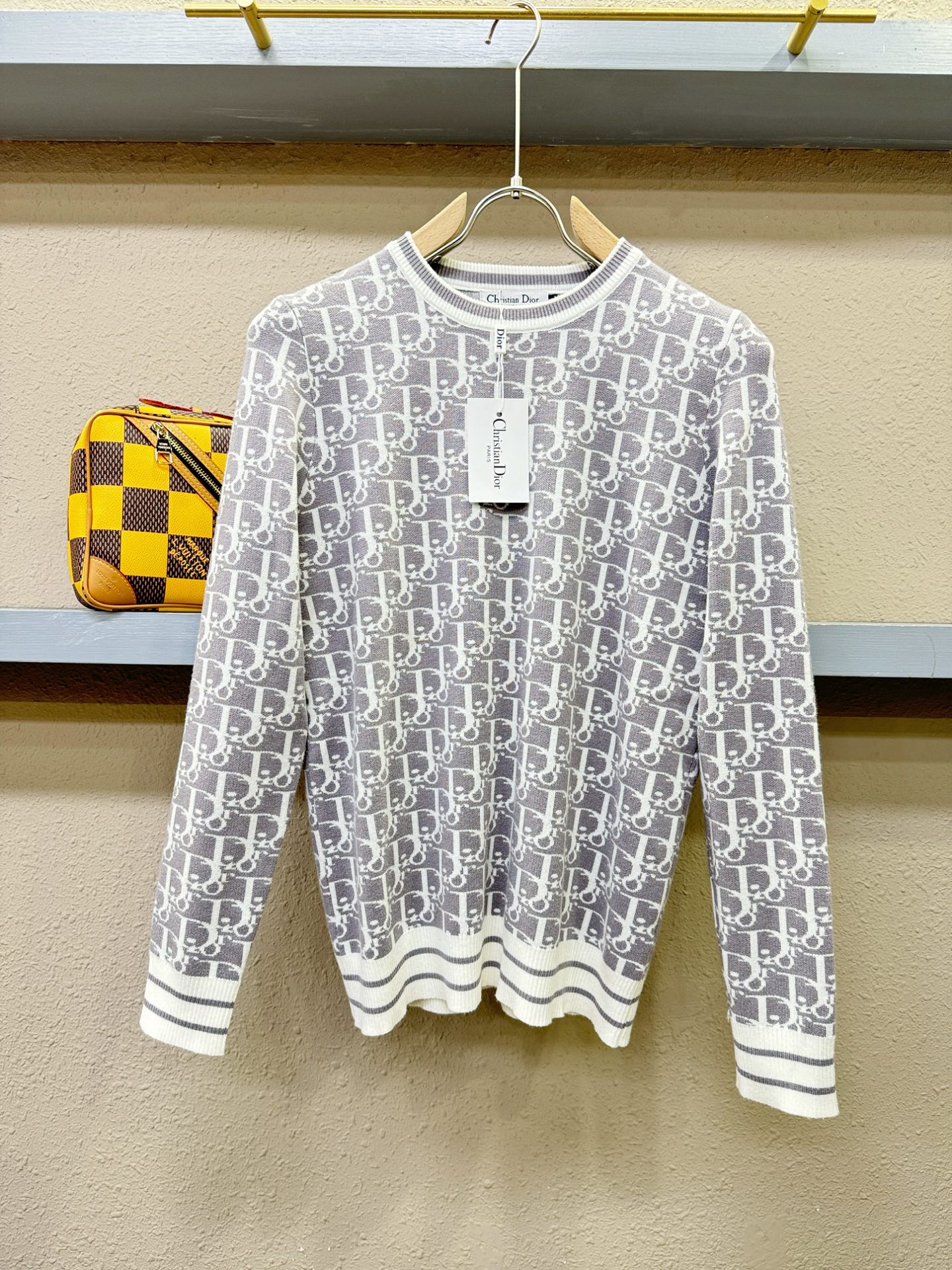 Dior迪奥 2025新款毛衣，胸前logo设计！贸易公司渠道稀出，同步官网发售！秋冬系列经典设计！此款