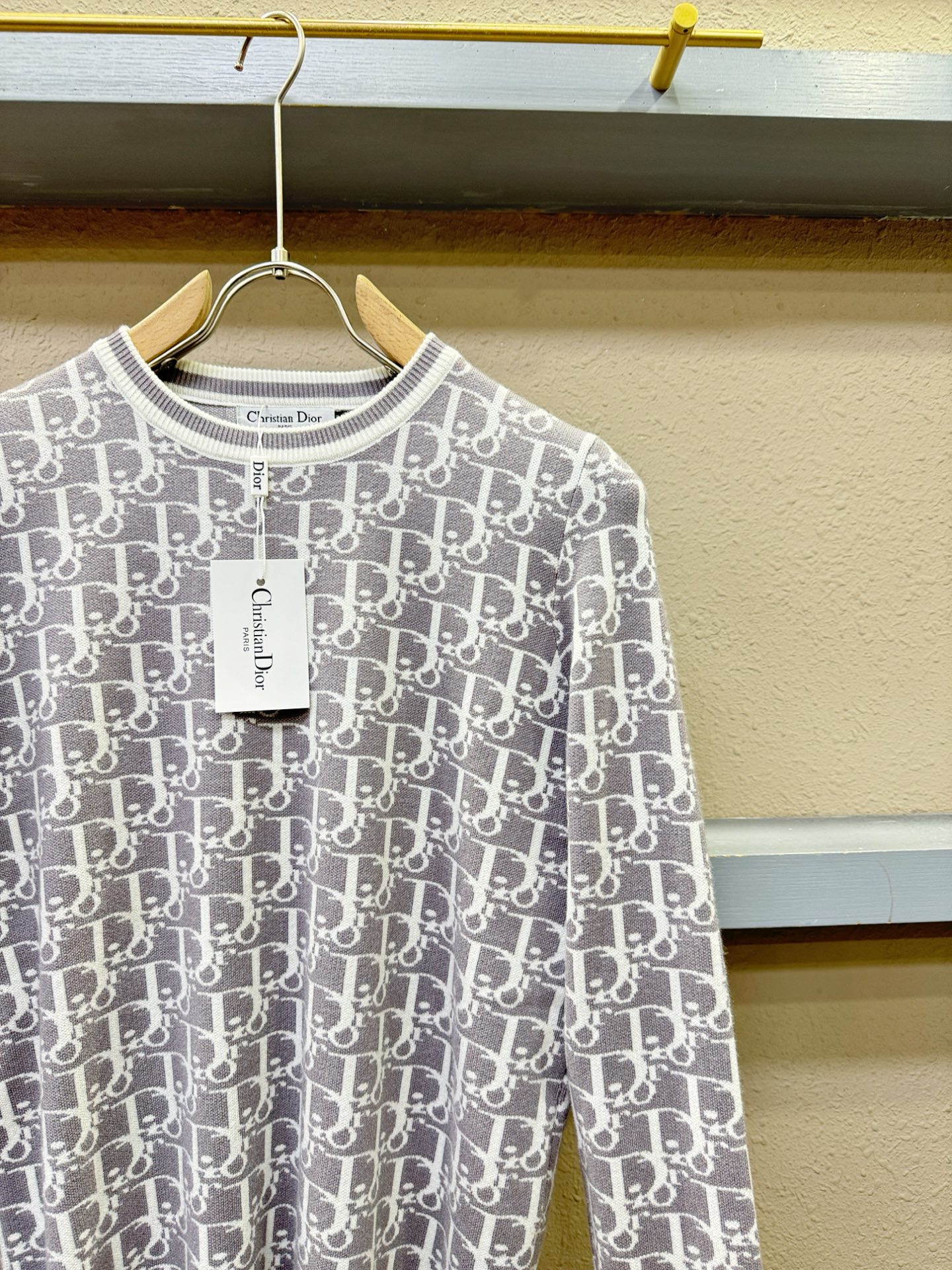 Dior迪奥 2025新款毛衣，胸前logo设计！贸易公司渠道稀出，同步官网发售！秋冬系列经典设计！此款