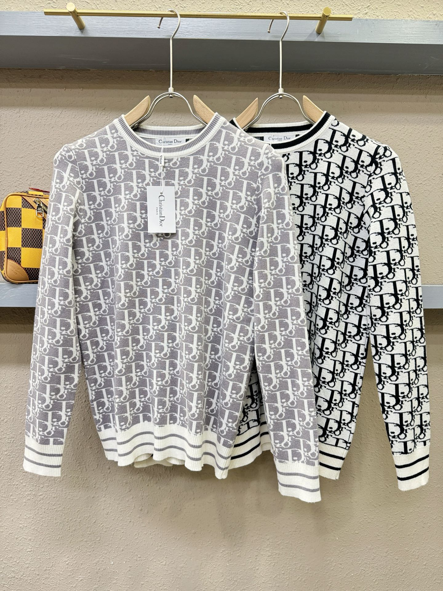 Dior迪奥 2025新款毛衣，胸前logo设计！贸易公司渠道稀出，同步官网发售！秋冬系列经典设计！此款