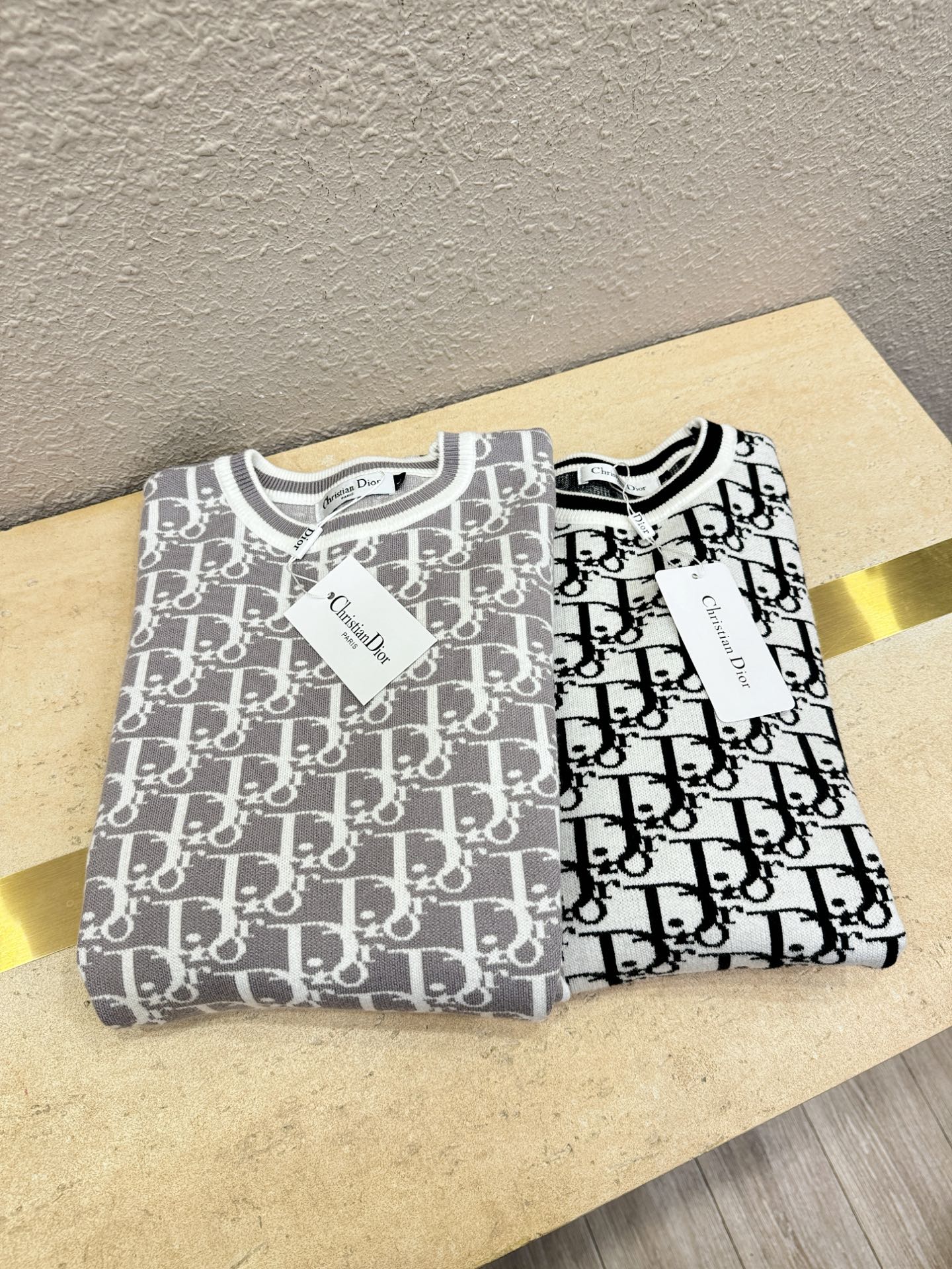 Dior迪奥 2025新款毛衣，胸前logo设计！贸易公司渠道稀出，同步官网发售！秋冬系列经典设计！此款