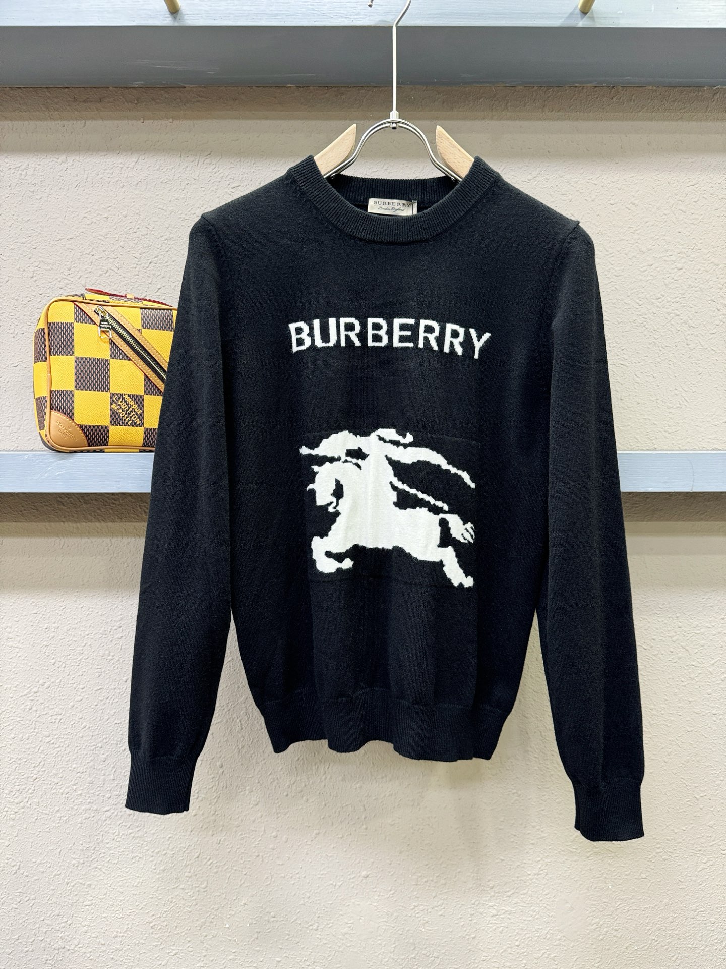 BURBERRY巴宝莉 2025新款毛衣，胸前logo设计！贸易公司渠道稀出，同步官网发售！秋冬系列经典