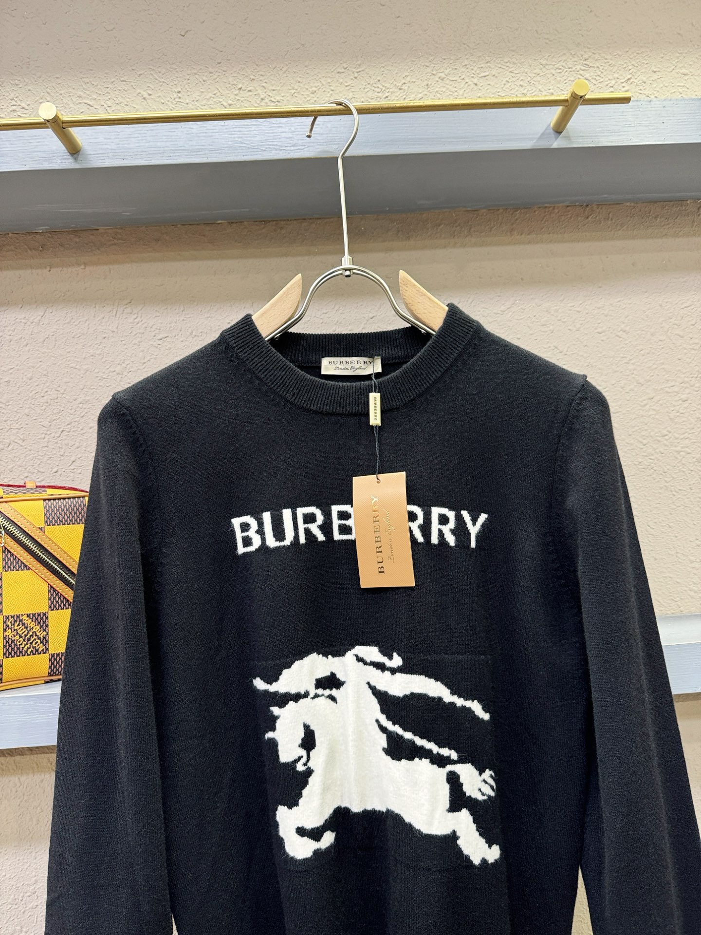 BURBERRY巴宝莉 2025新款毛衣，胸前logo设计！贸易公司渠道稀出，同步官网发售！秋冬系列经典