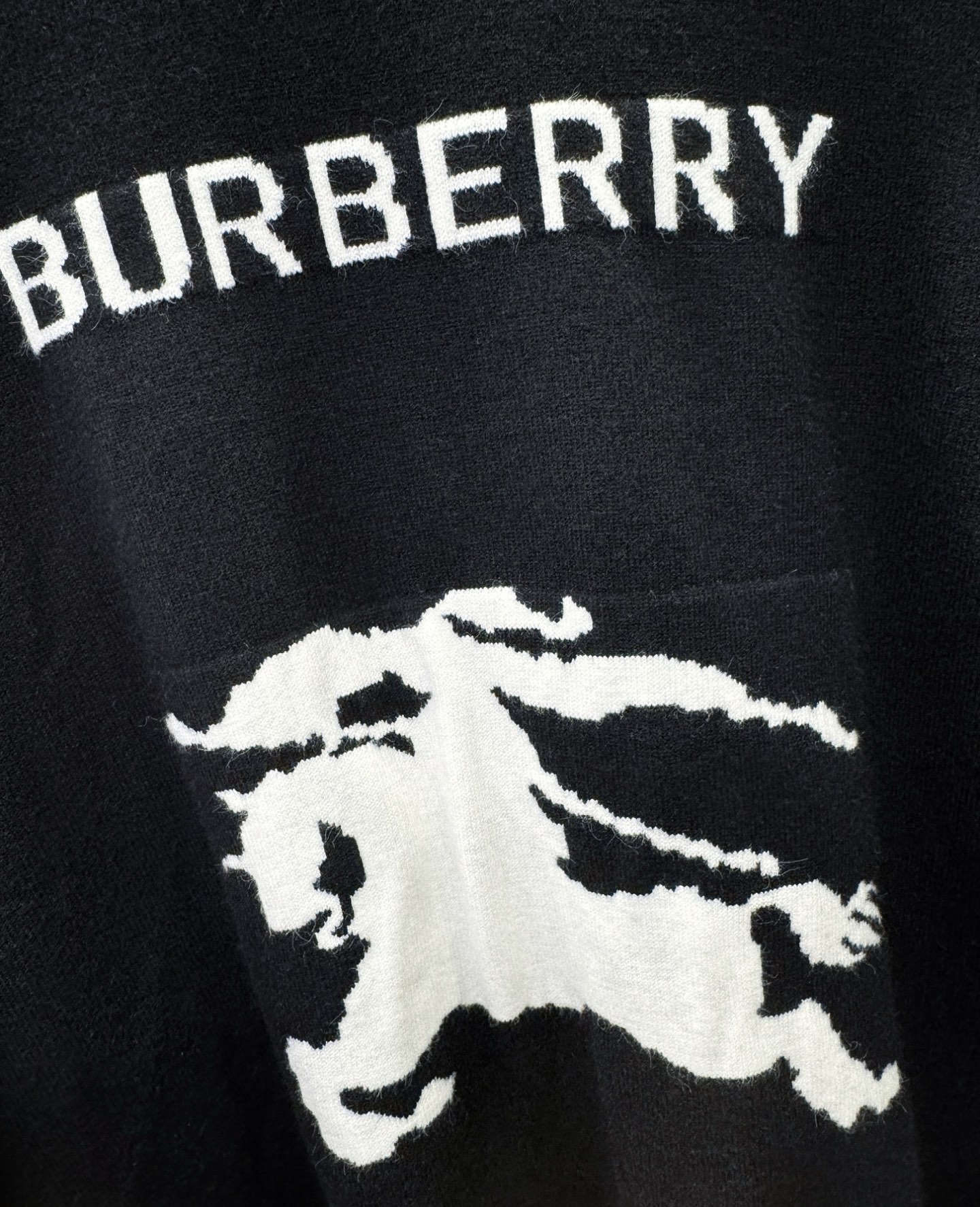 BURBERRY巴宝莉 2025新款毛衣，胸前logo设计！贸易公司渠道稀出，同步官网发售！秋冬系列经典