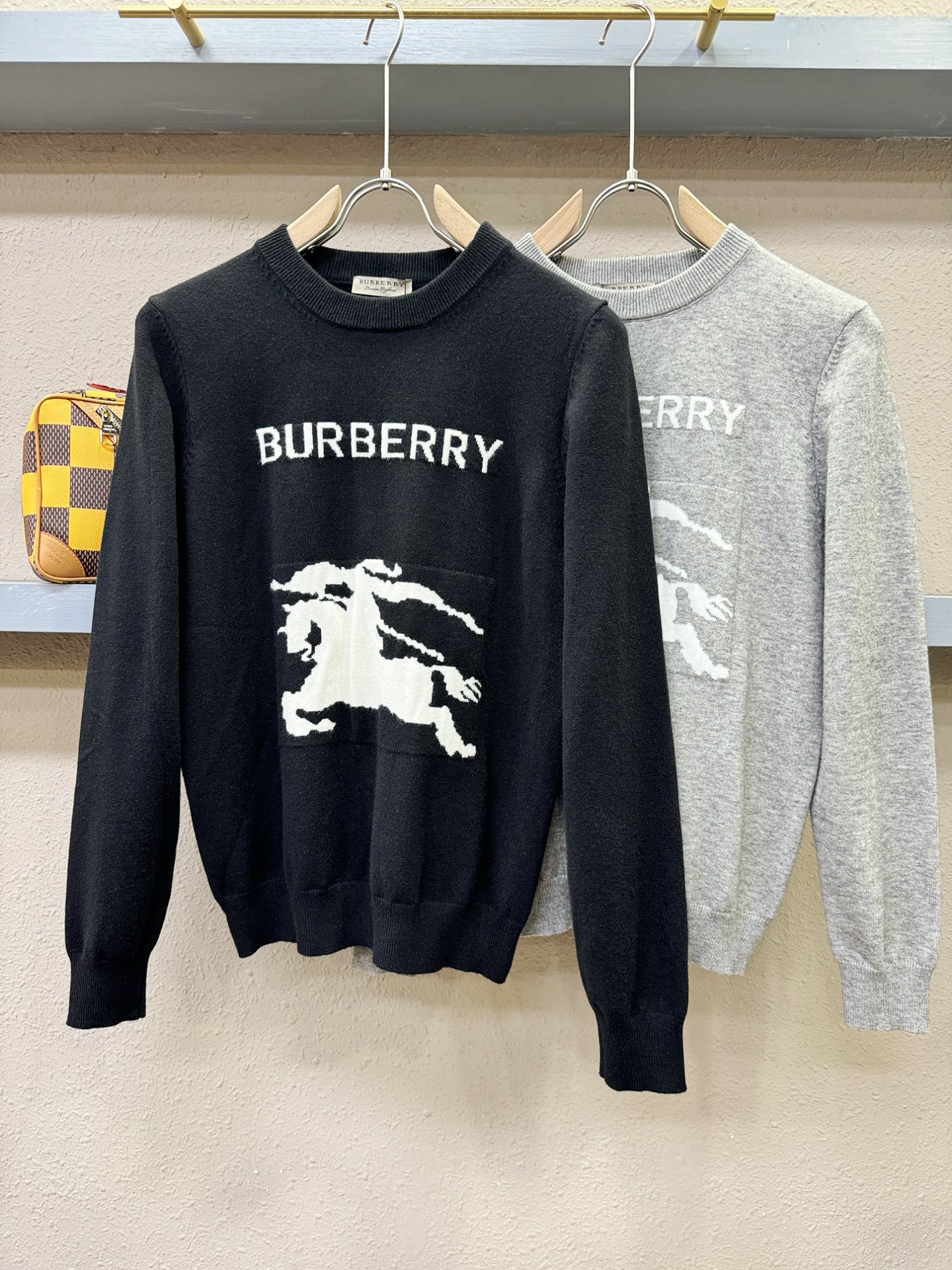 BURBERRY巴宝莉 2025新款毛衣，胸前logo设计！贸易公司渠道稀出，同步官网发售！秋冬系列经典