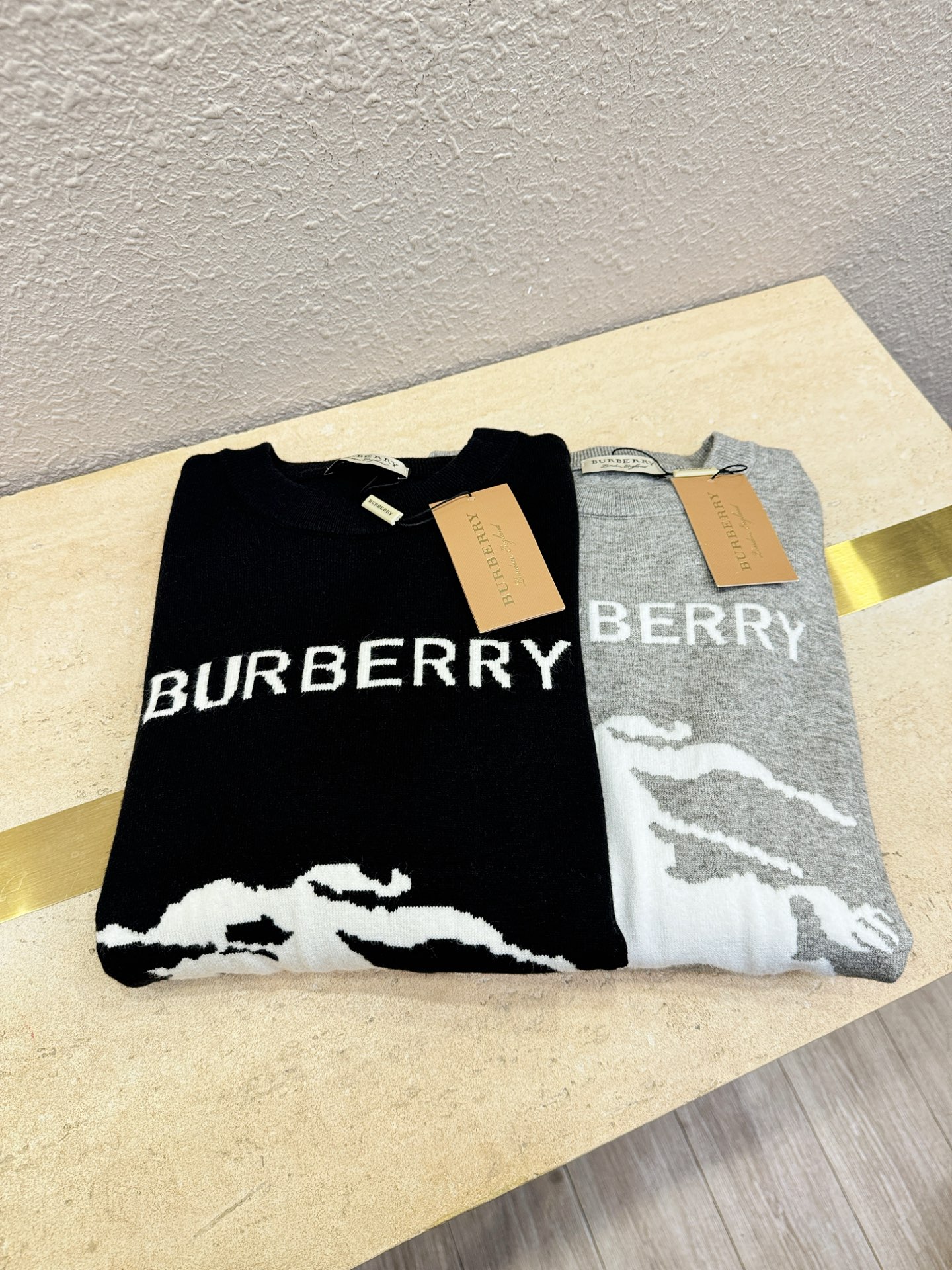 BURBERRY巴宝莉 2025新款毛衣，胸前logo设计！贸易公司渠道稀出，同步官网发售！秋冬系列经典
