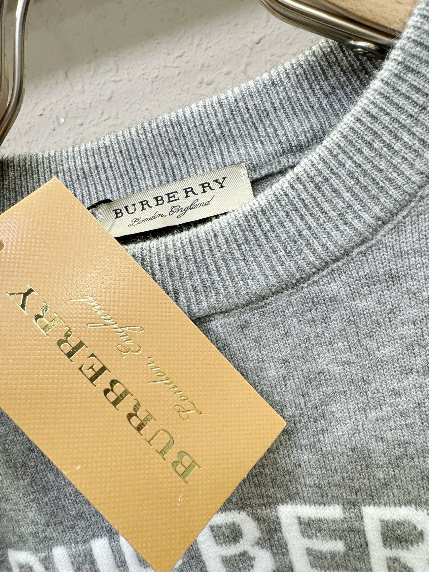 BURBERRY巴宝莉 2025新款毛衣，胸前logo设计！贸易公司渠道稀出，同步官网发售！秋冬系列经典