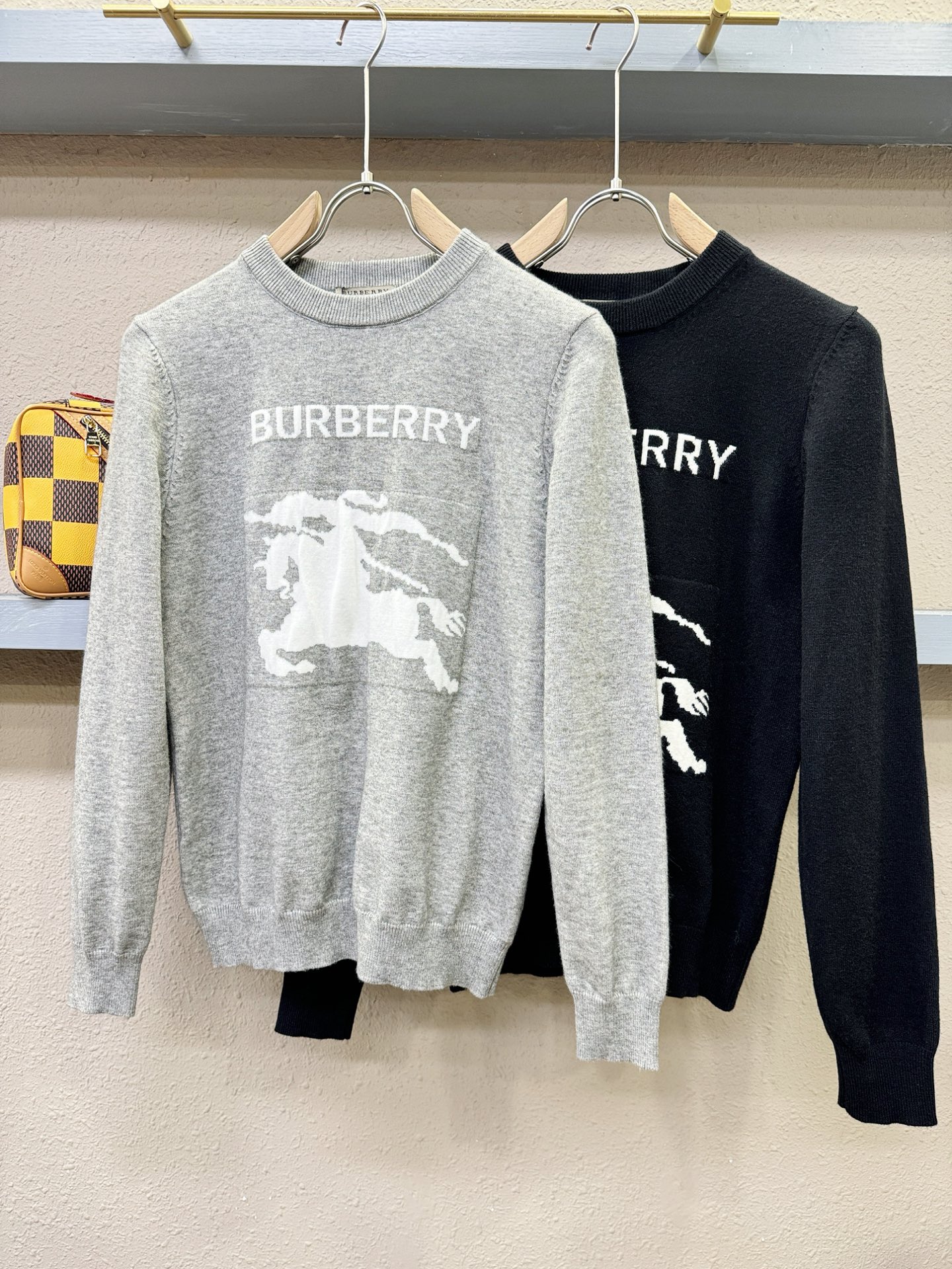 BURBERRY巴宝莉 2025新款毛衣，胸前logo设计！贸易公司渠道稀出，同步官网发售！秋冬系列经典