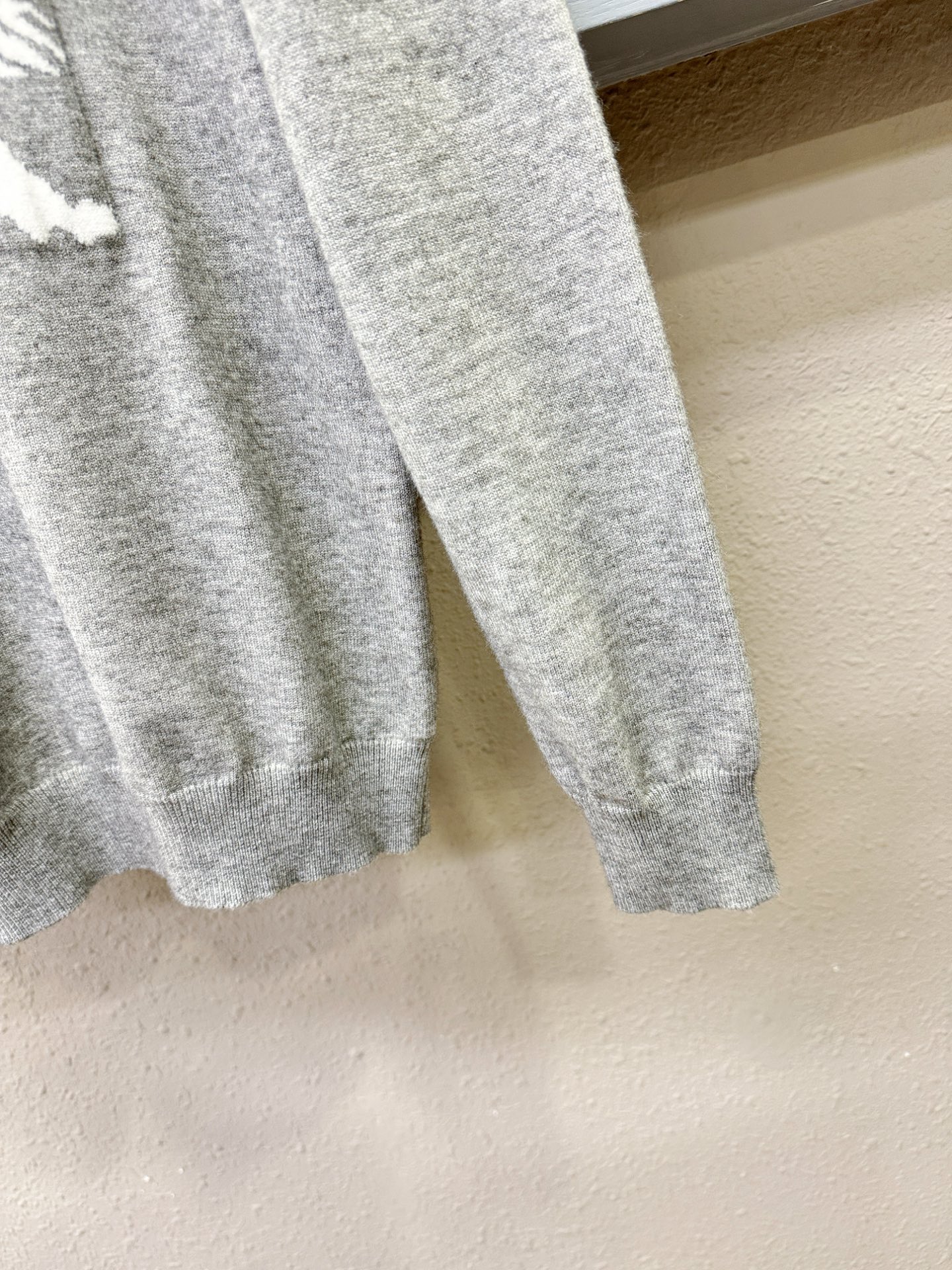 BURBERRY巴宝莉 2025新款毛衣，胸前logo设计！贸易公司渠道稀出，同步官网发售！秋冬系列经典