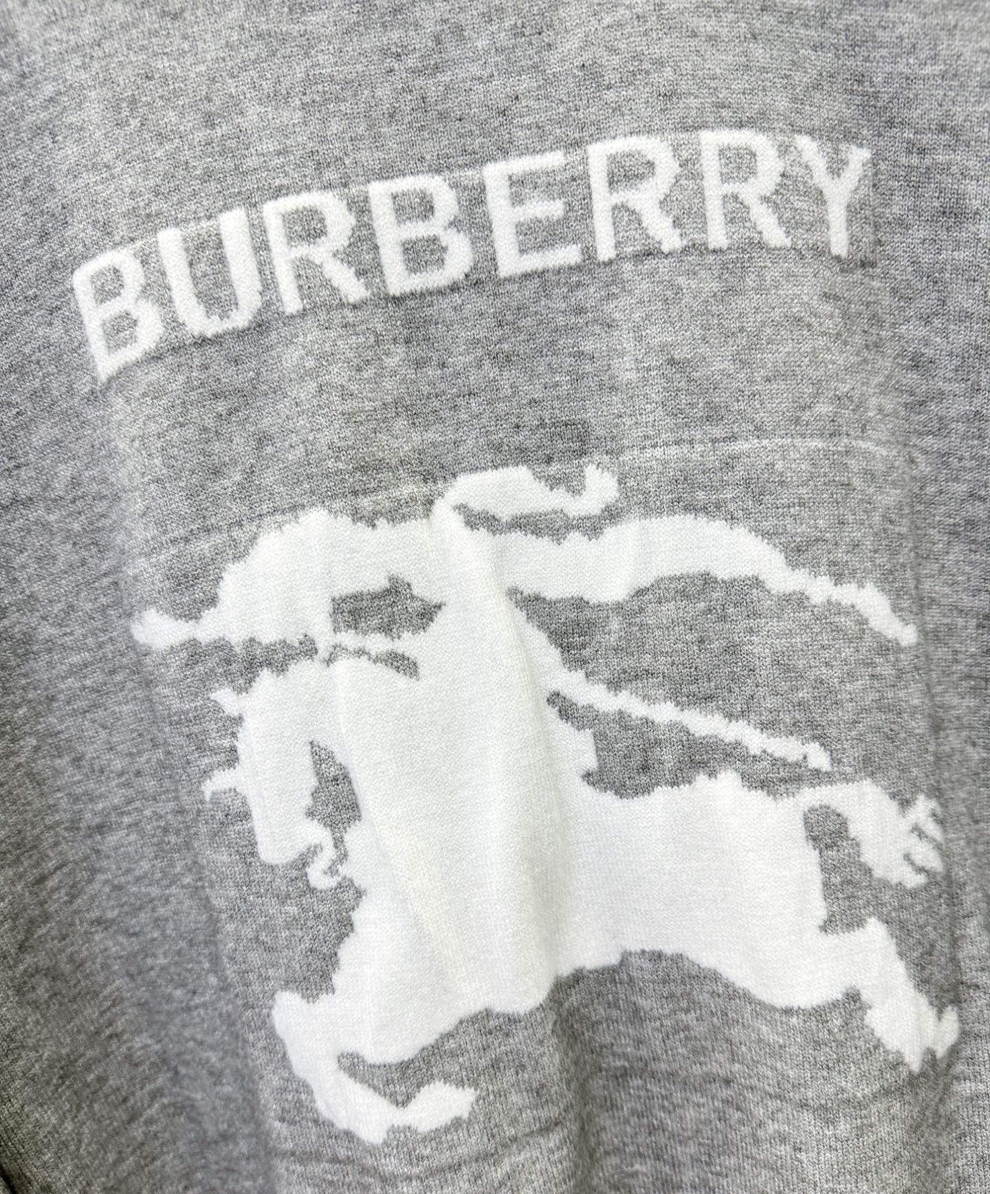 BURBERRY巴宝莉 2025新款毛衣，胸前logo设计！贸易公司渠道稀出，同步官网发售！秋冬系列经典
