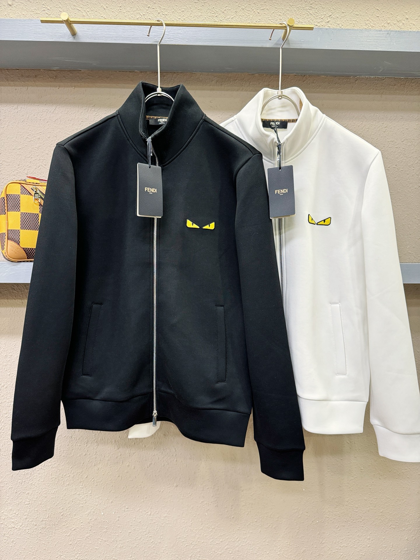 FENDI芬迪 2025秋冬新款外套开衫，原单狠货 开衫。欧洲专柜同步，上身更随意大方，专柜原版五金奢华