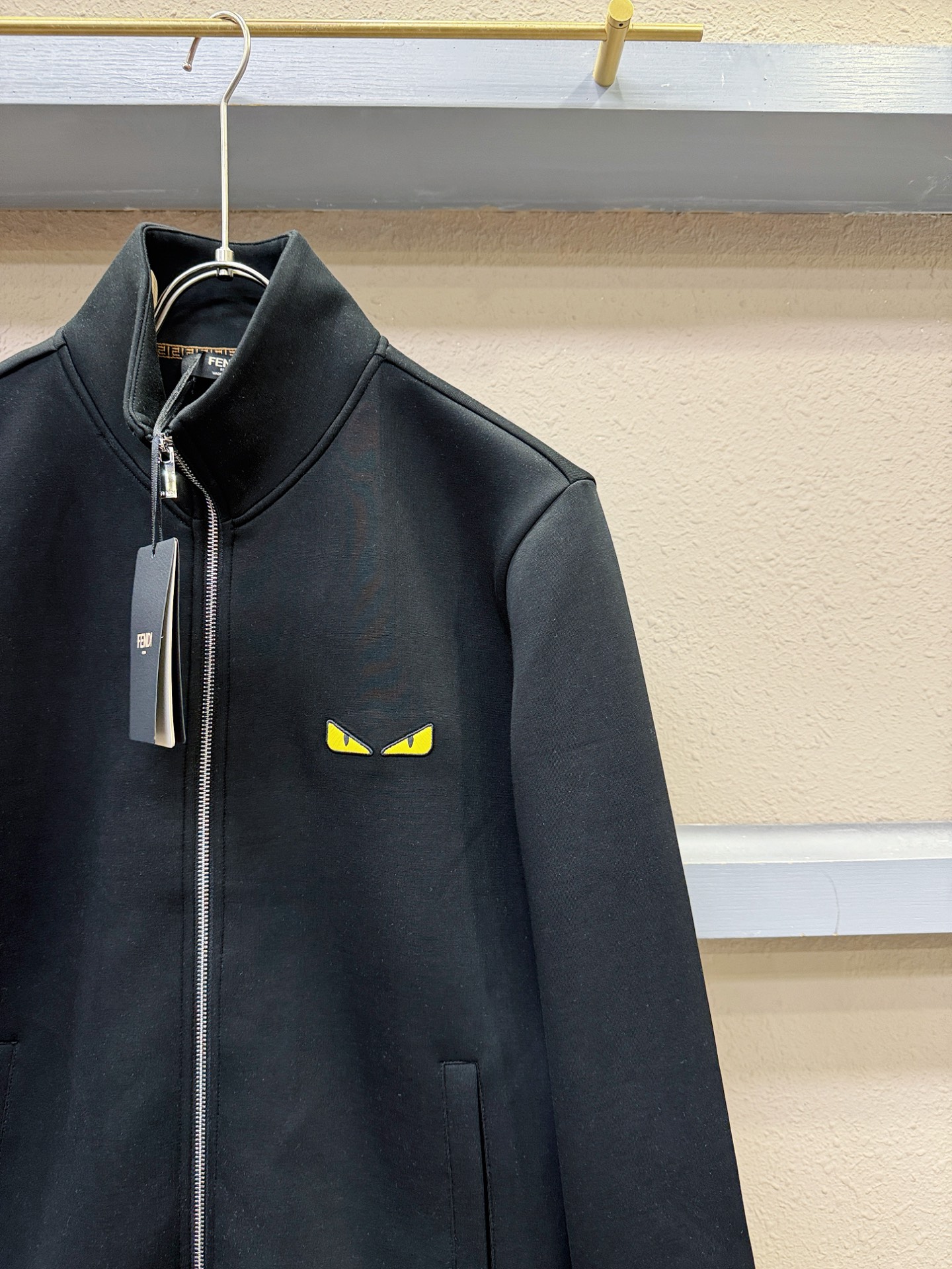 FENDI芬迪 2025秋冬新款外套开衫，原单狠货 开衫。欧洲专柜同步，上身更随意大方，专柜原版五金奢华