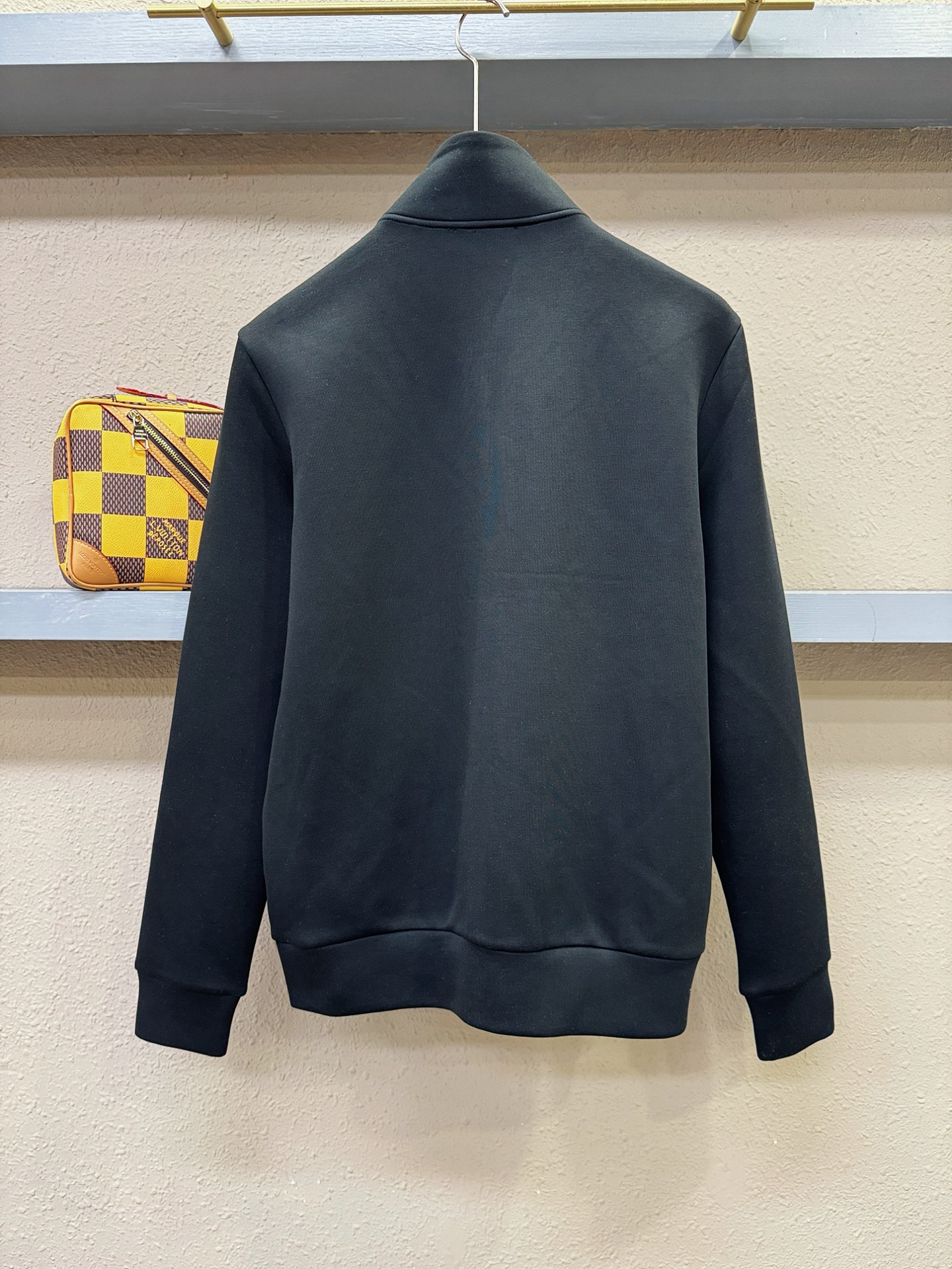 FENDI芬迪 2025秋冬新款外套开衫，原单狠货 开衫。欧洲专柜同步，上身更随意大方，专柜原版五金奢华