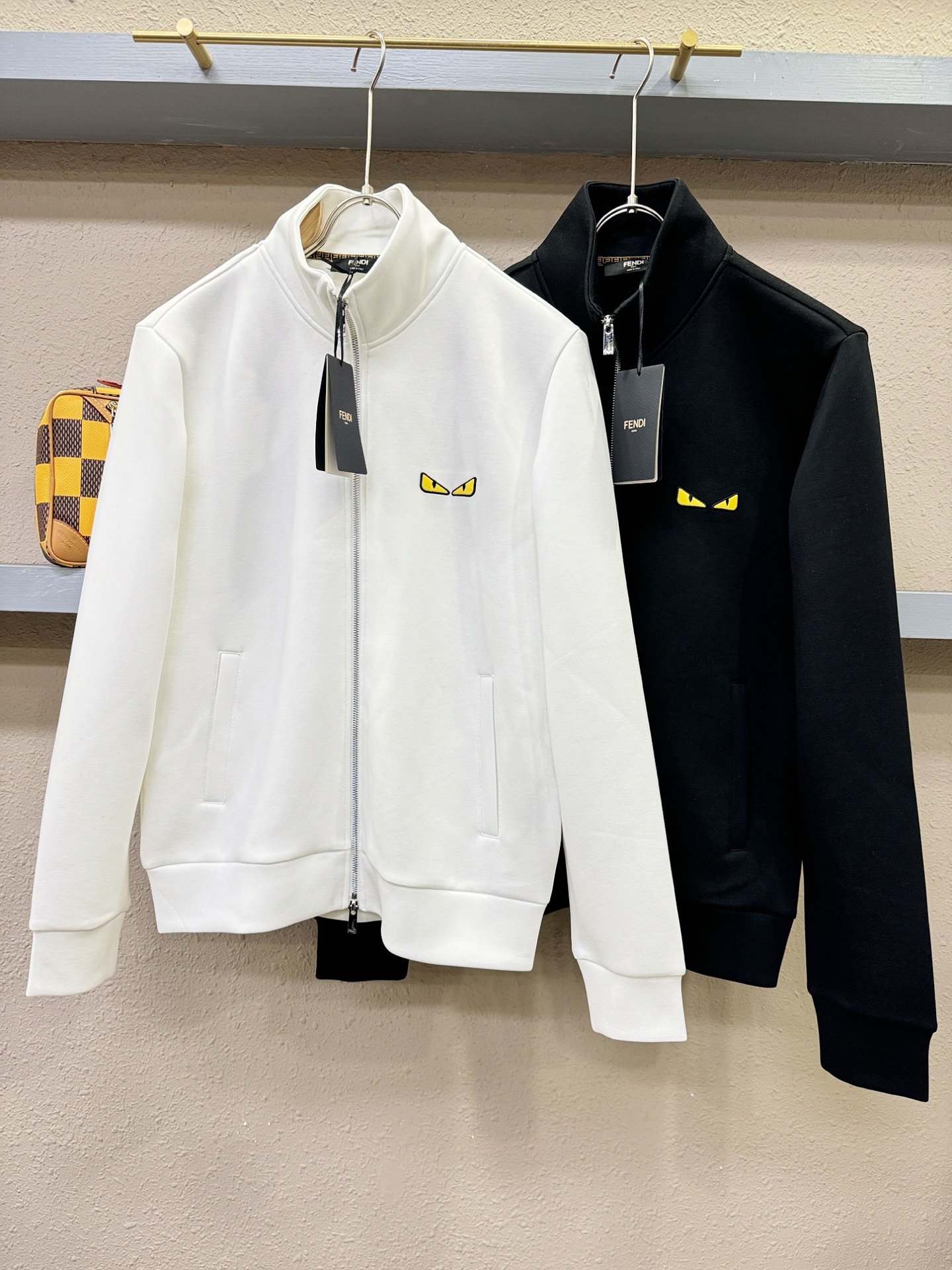 FENDI芬迪 2025秋冬新款外套开衫，原单狠货 开衫。欧洲专柜同步，上身更随意大方，专柜原版五金奢华