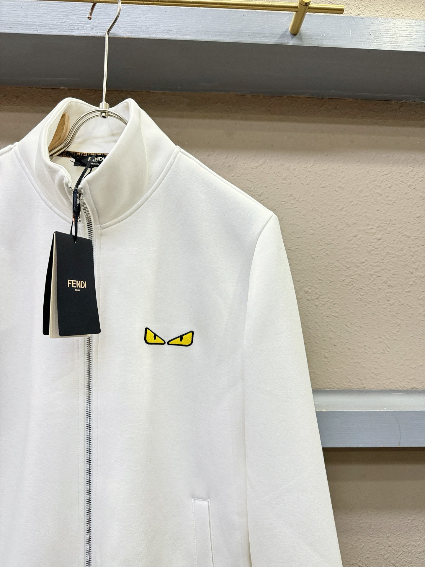 FENDI芬迪 2025秋冬新款外套开衫，原单狠货 开衫。欧洲专柜同步，上身更随意大方，专柜原版五金奢华