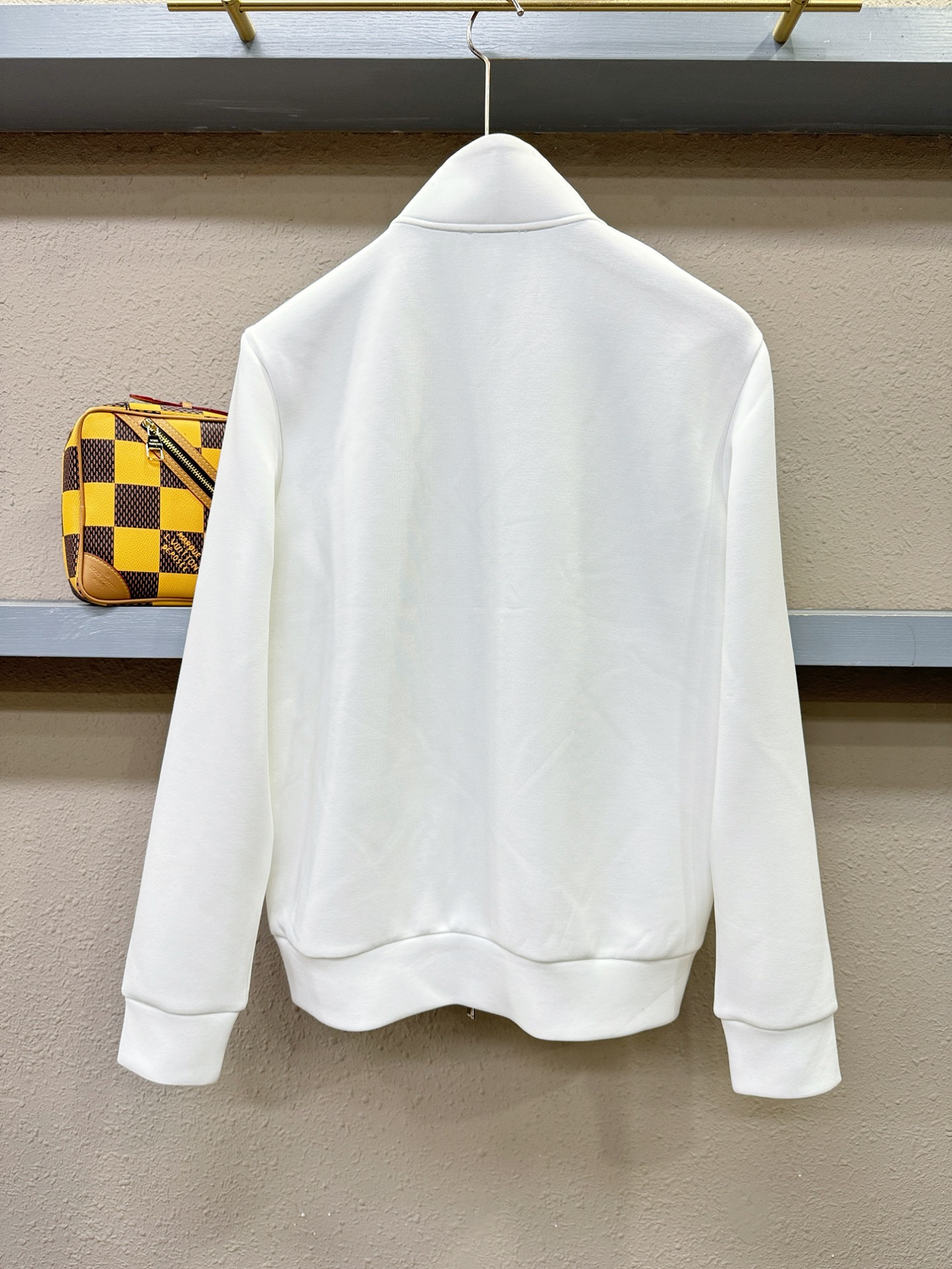 FENDI芬迪 2025秋冬新款外套开衫，原单狠货 开衫。欧洲专柜同步，上身更随意大方，专柜原版五金奢华