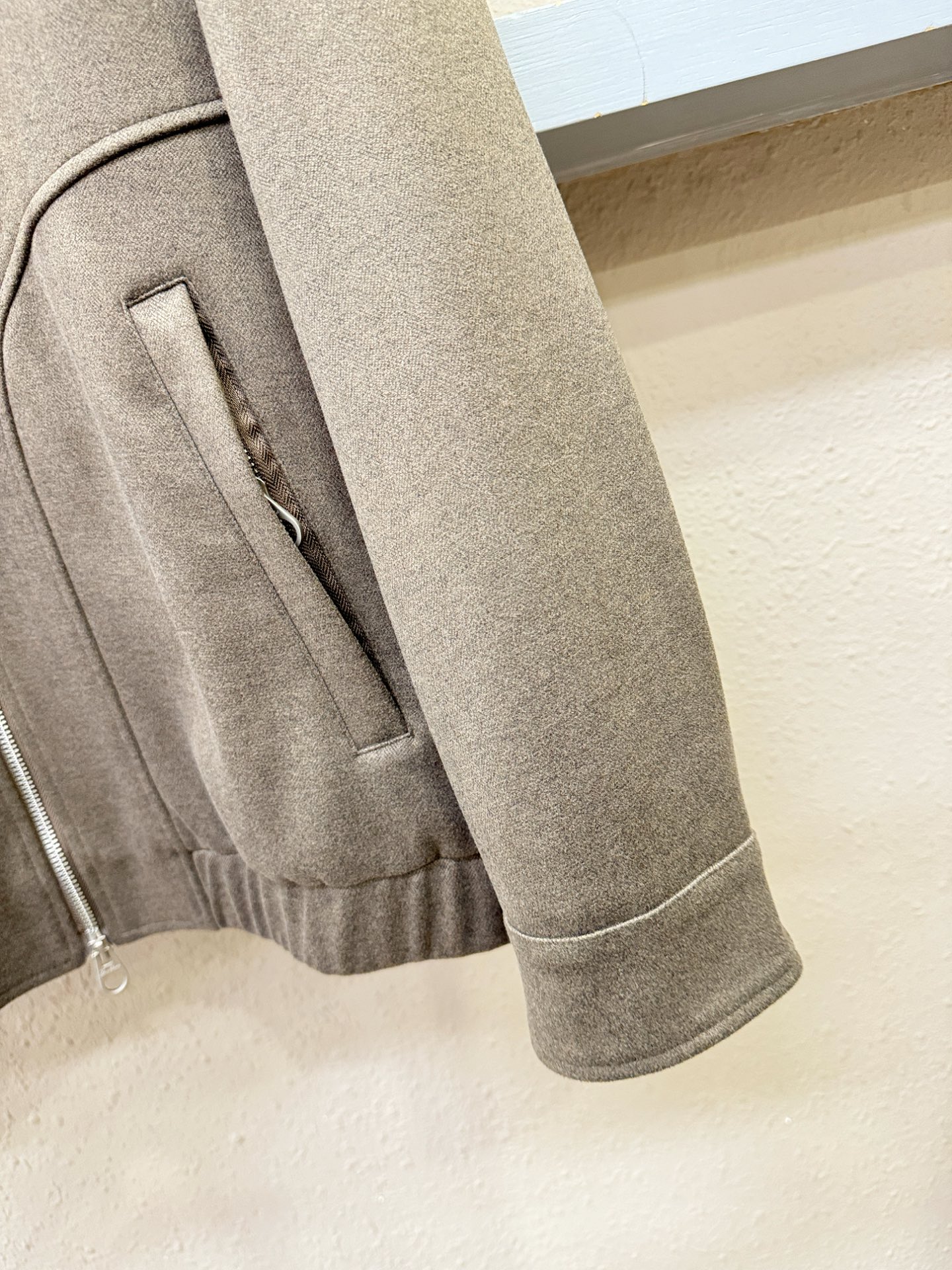 Loro Piana诺悠翩雅 2025秋冬新款外套，精工刺绣，羊毛面料，立体有型，辨识度高，独一无二的混