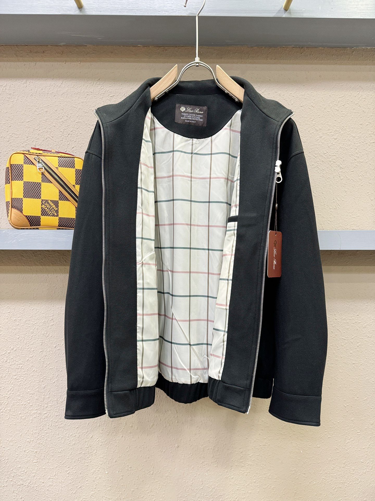 Loro Piana诺悠翩雅 2025秋冬新款外套，精工刺绣，羊毛面料，立体有型，辨识度高，独一无二的混