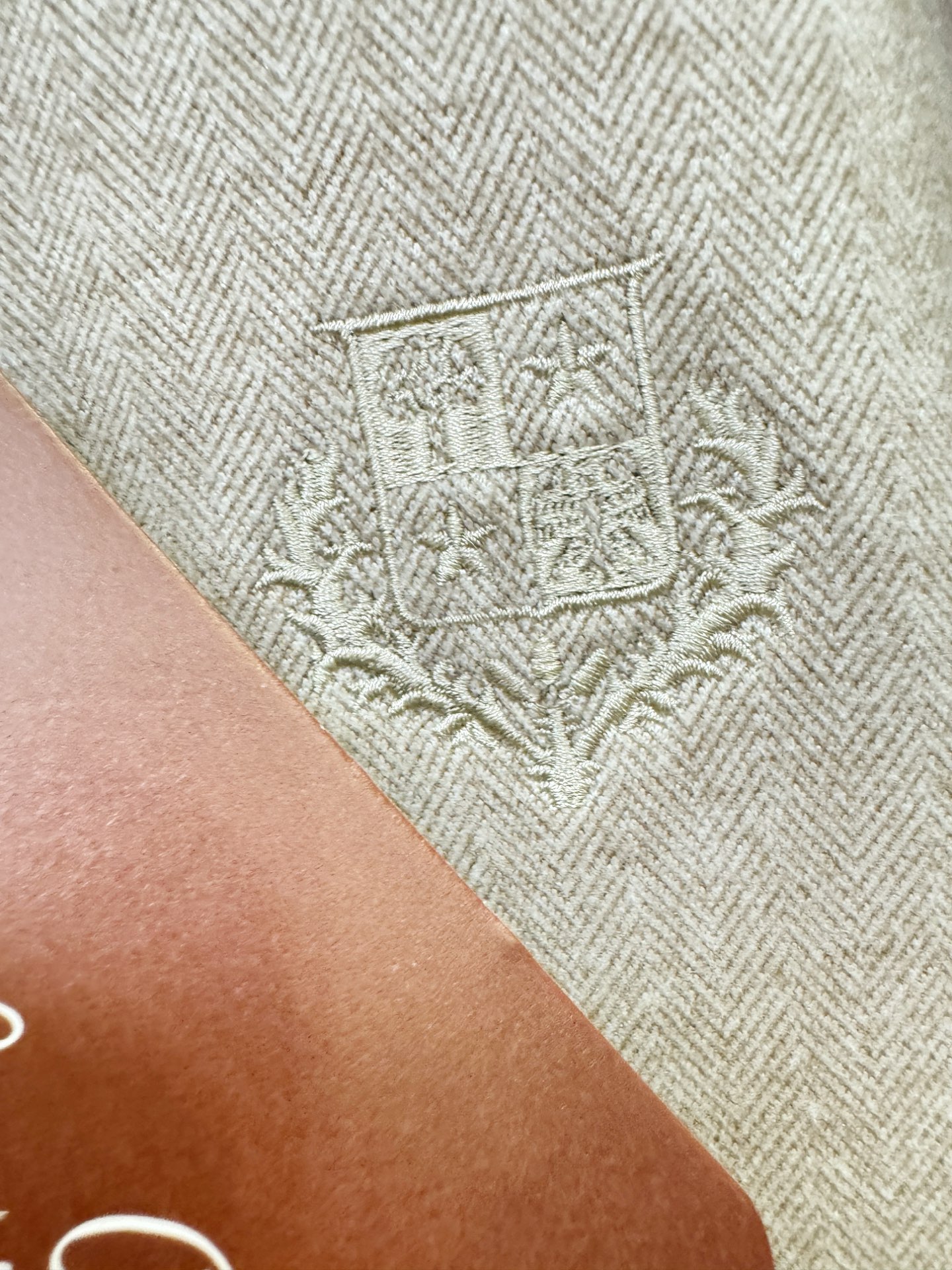 Loro Piana诺悠翩雅 2025秋冬新款外套，精工刺绣，羊毛面料，立体有型，辨识度高，独一无二的混