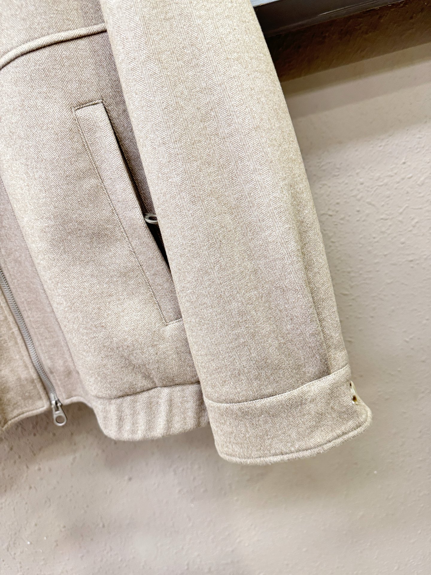 Loro Piana诺悠翩雅 2025秋冬新款外套，精工刺绣，羊毛面料，立体有型，辨识度高，独一无二的混