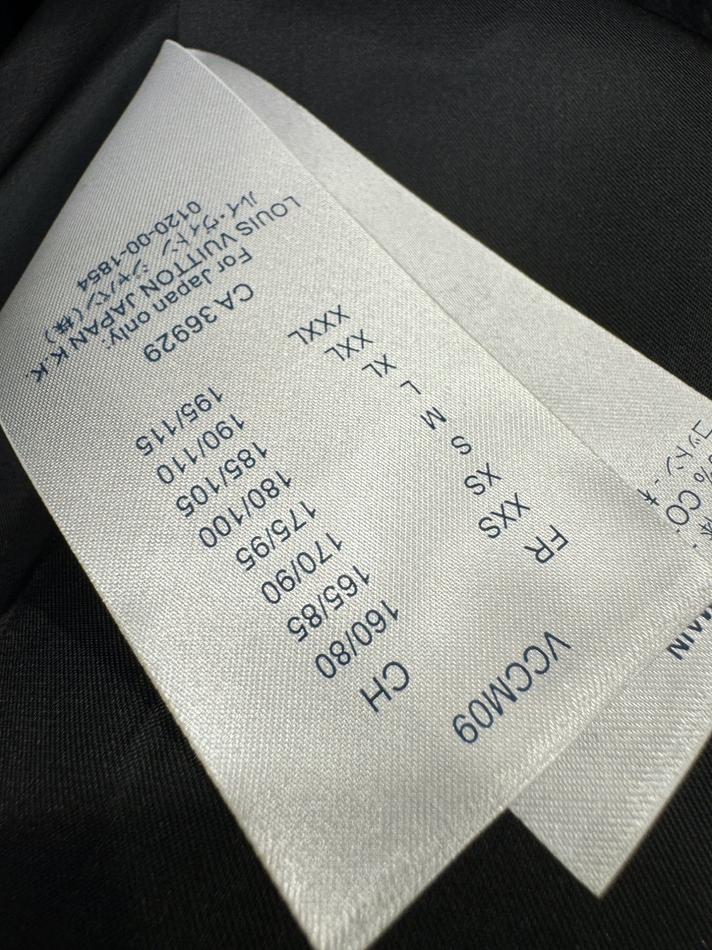 LV路易威登25ss秋冬新款羊绒大衣外套，超A原单外套！甄选顶级绵羊绒打造。搭配经典Logo设计，高端典