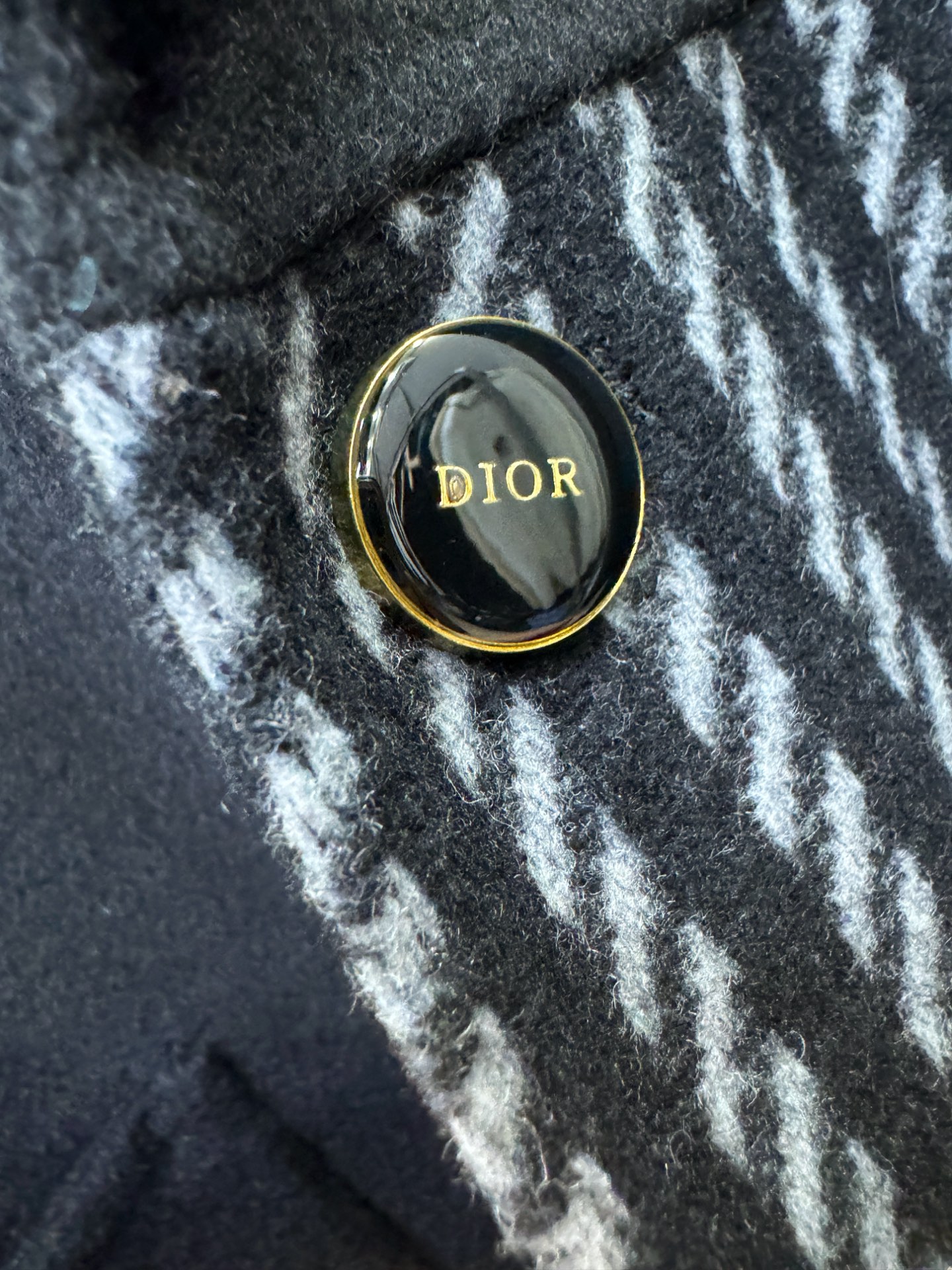 Dior迪奥25ss秋冬新款羊绒大衣外套，超A原单外套！羽绒内里可拆卸，甄选顶级绵羊毛打造。搭配经典Lo