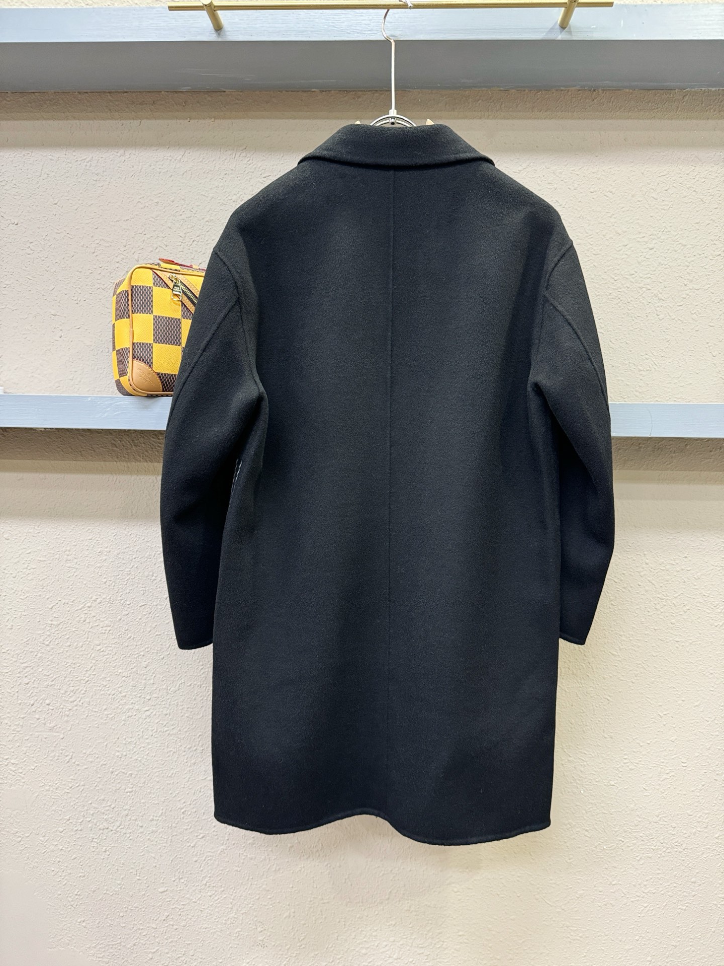 Dior迪奥25ss秋冬新款羊绒大衣外套，超A原单外套！羽绒内里可拆卸，甄选顶级绵羊毛打造。搭配经典Lo