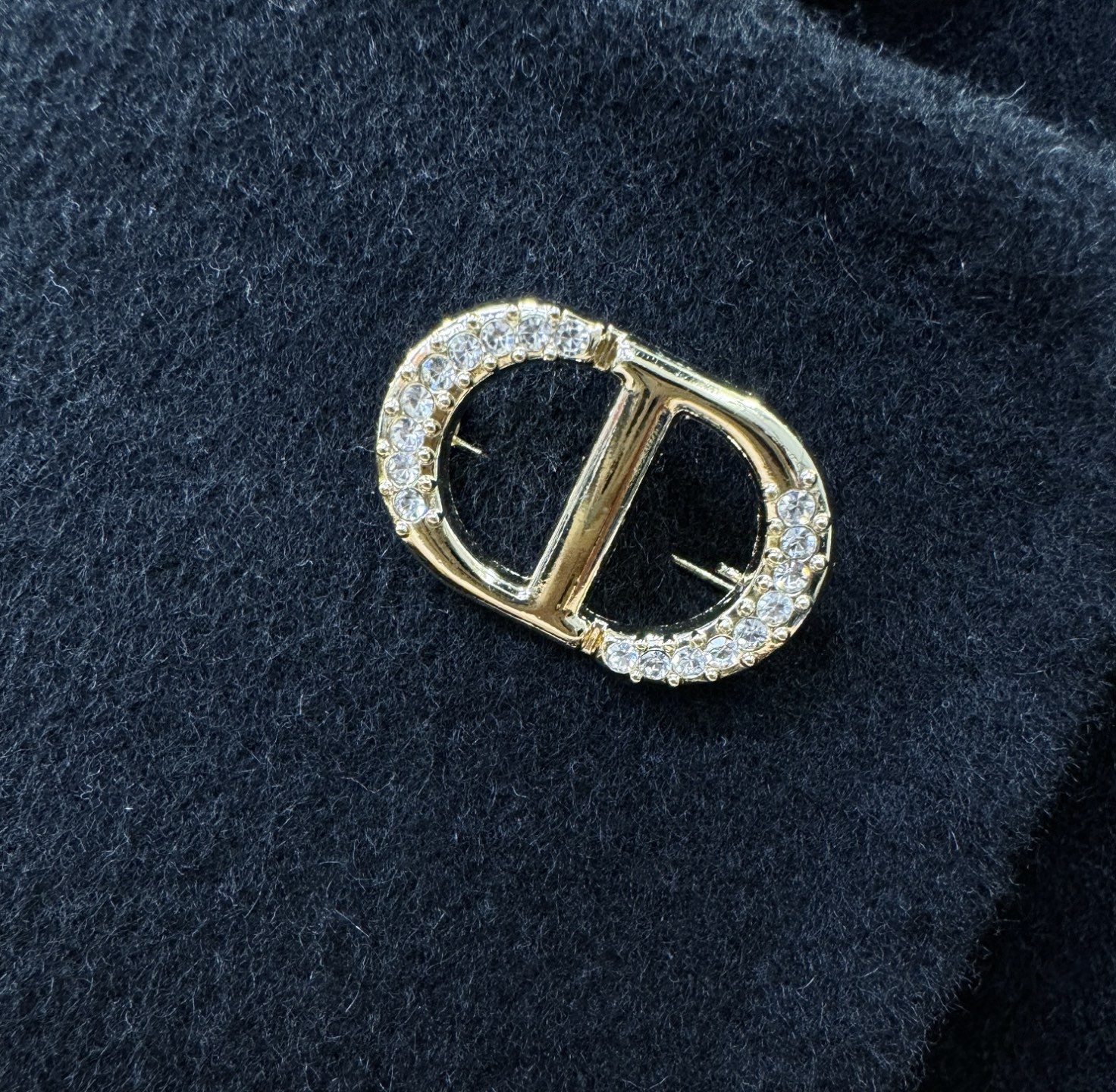 Dior迪奥25ss秋冬新款羊绒大衣外套，超A原单外套！羽绒内里可拆卸，甄选顶级绵羊毛打造。搭配经典Lo