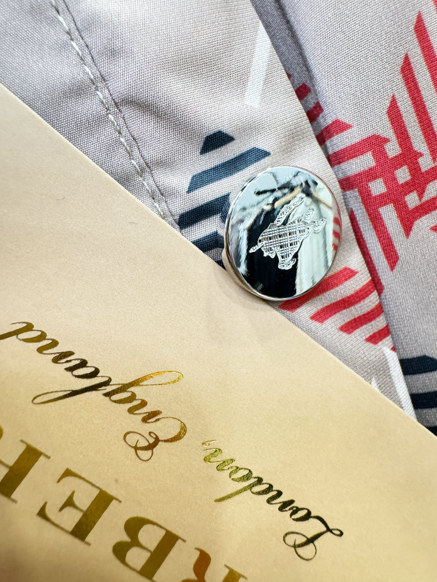 双面夹克 BURBERRY巴宝莉 2025秋冬新款双面夹克外套，两面可穿，原单狠货 意大利进口面料时尚夹